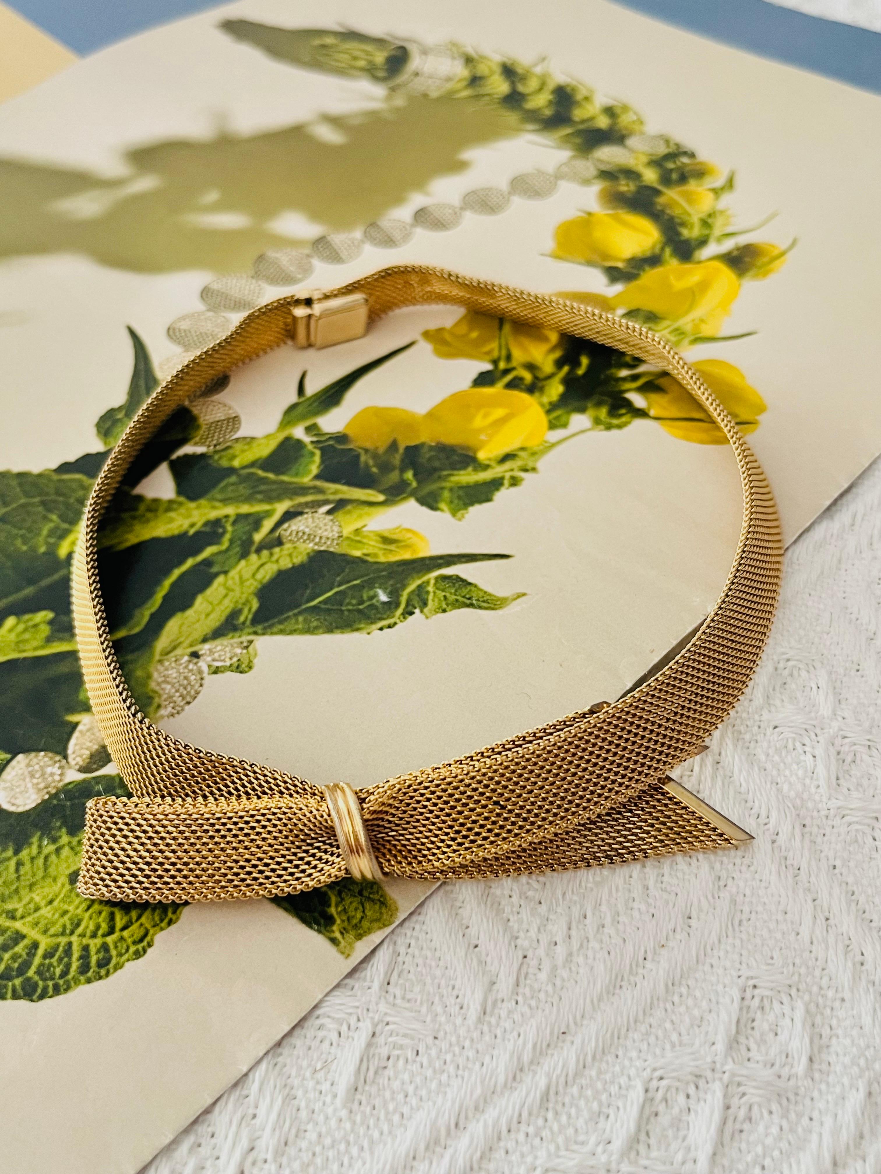 Christian Dior GROSSE, collier Omega tissé vintage en maille avec nœud papillon et ruban, années 1970 Bon état - En vente à Wokingham, England