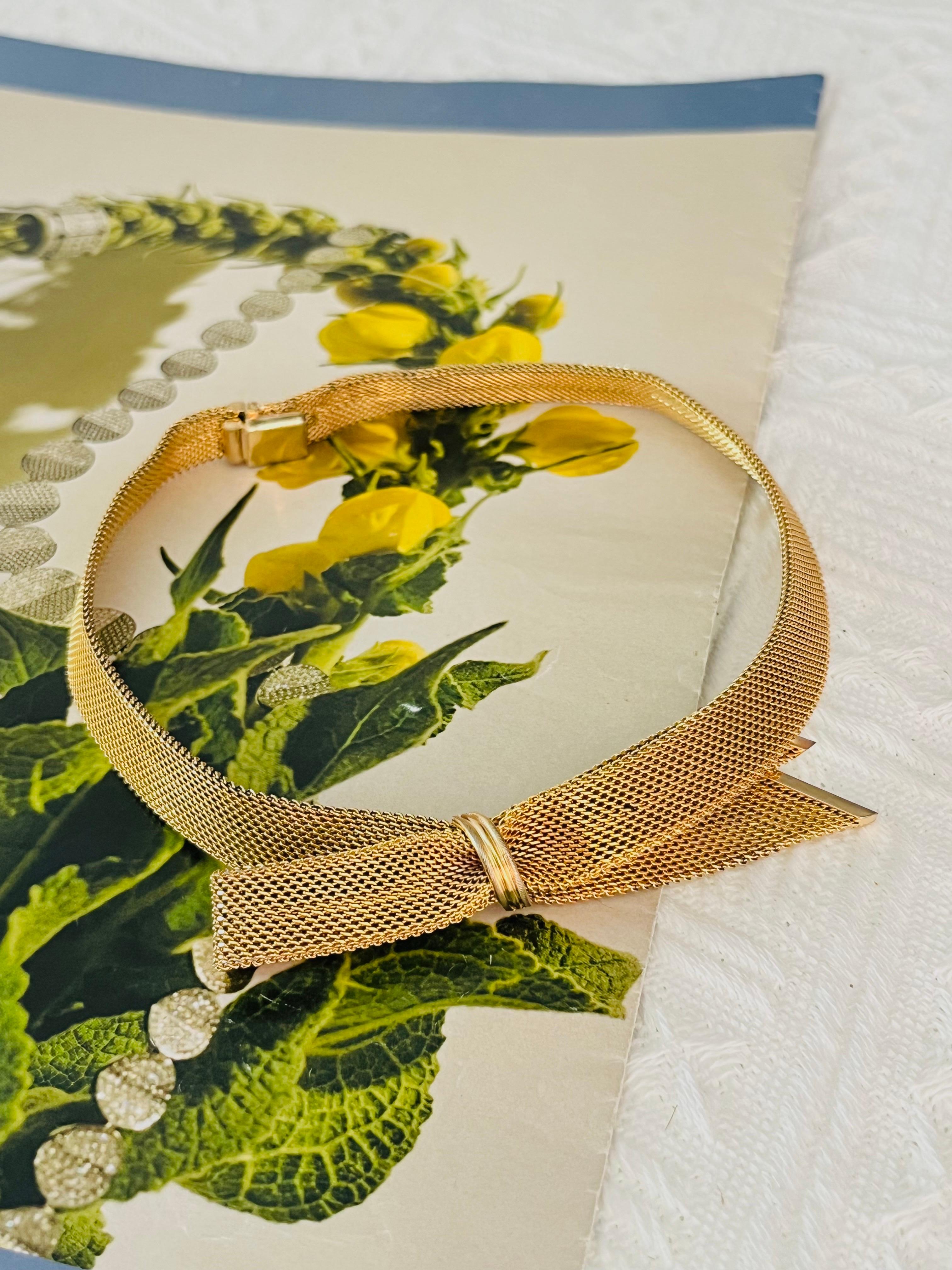 Christian Dior GROSSE, collier Omega tissé vintage en maille avec nœud papillon et ruban, années 1970 Unisexe en vente