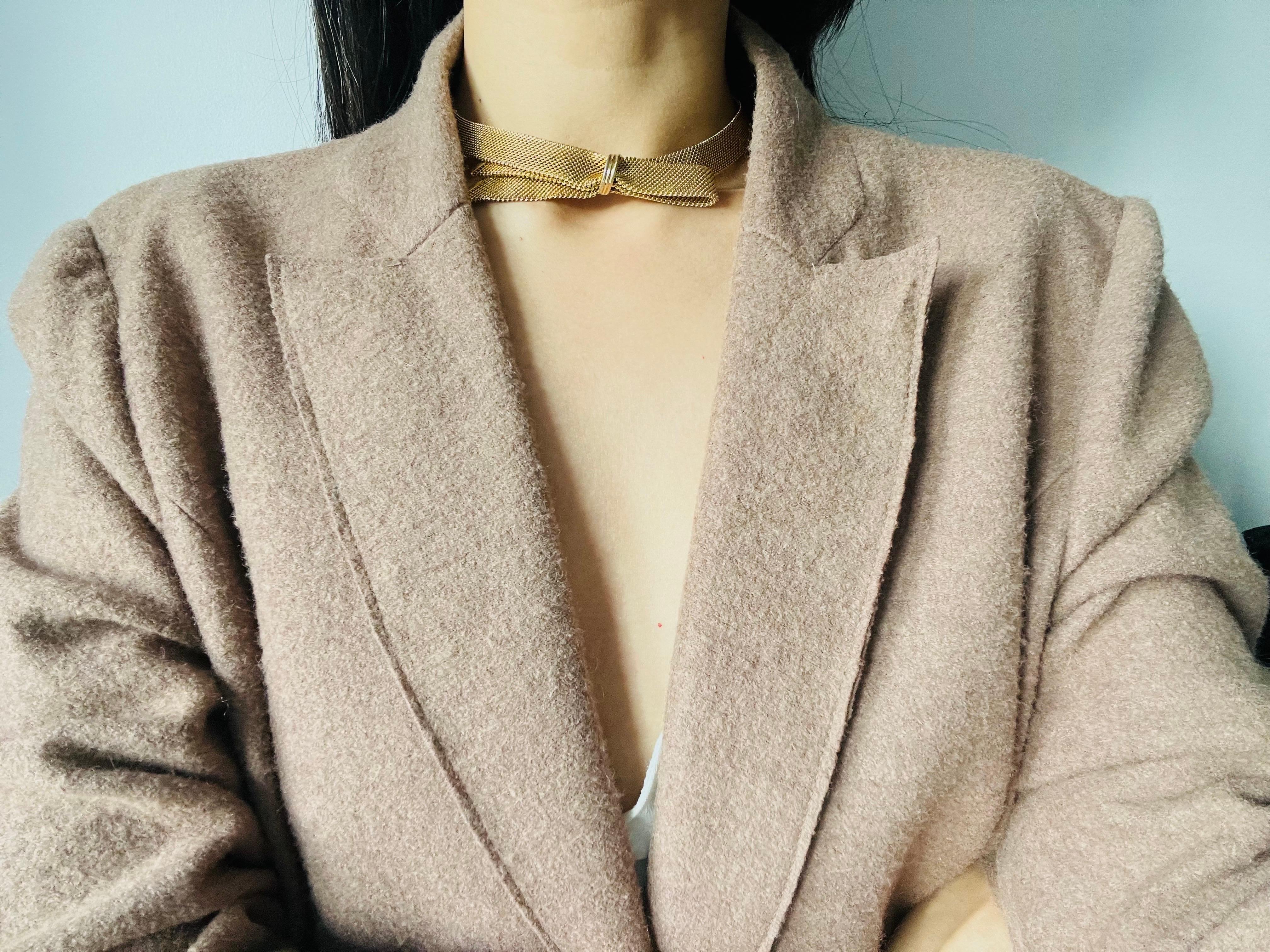 Christian Dior GROSSE, collier Omega tissé vintage en maille avec nœud papillon et ruban, années 1970 en vente 2