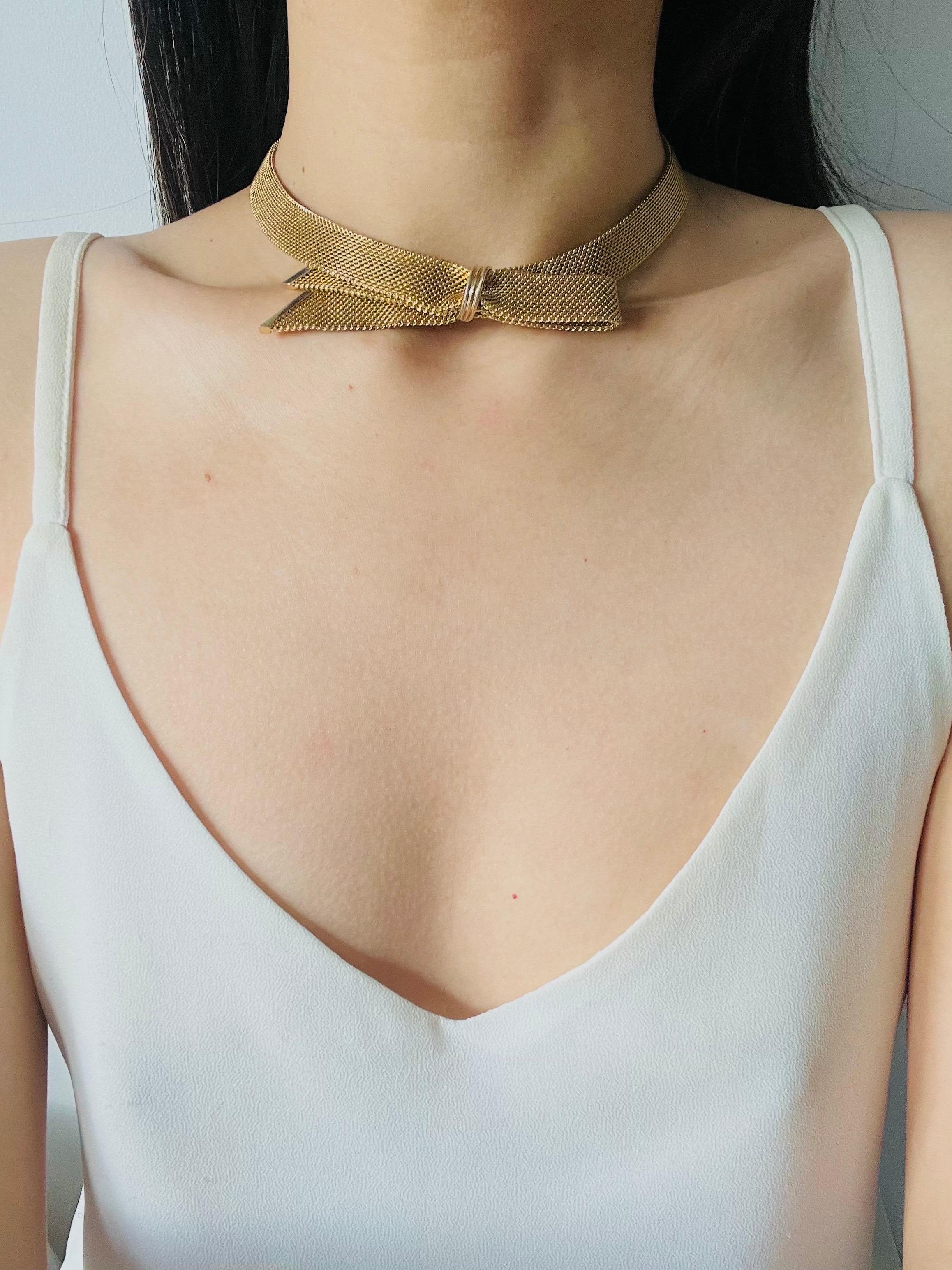 Christian Dior GROSSE, collier Omega tissé vintage en maille avec nœud papillon et ruban, années 1970 en vente 3