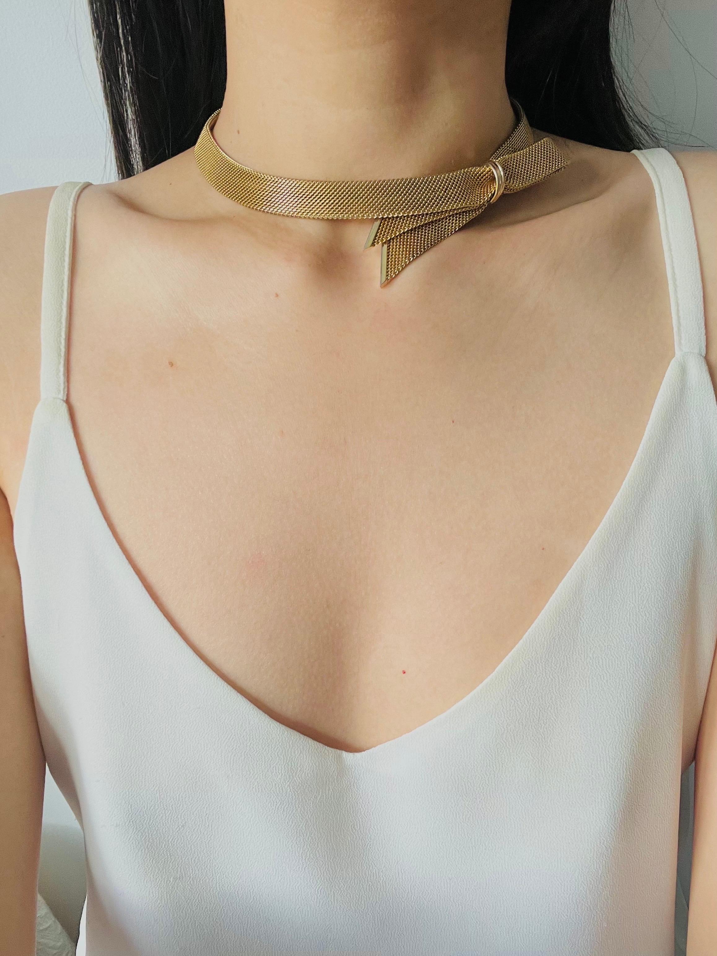 Christian Dior GROSSE, collier Omega tissé vintage en maille avec nœud papillon et ruban, années 1970 en vente 4
