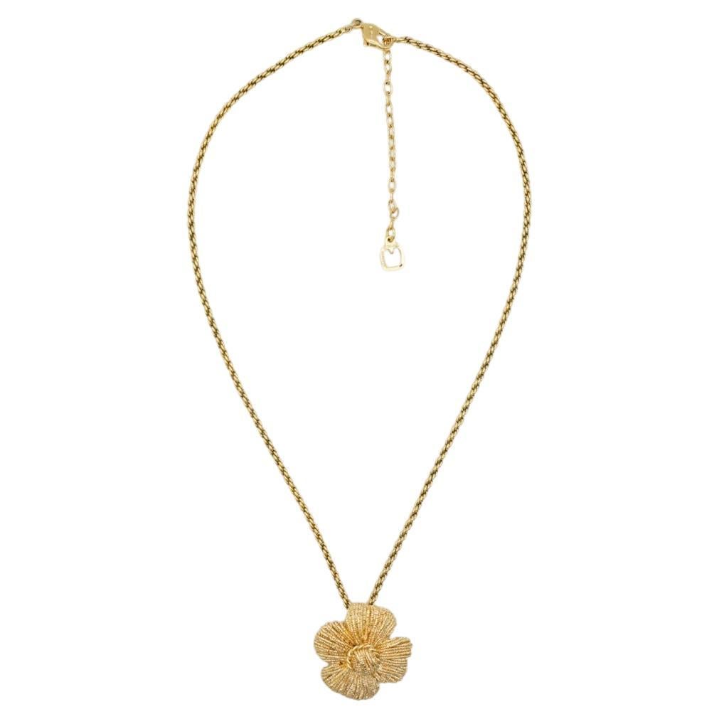 Dior Four Leaf Clover Flower necklace. Want!!!!
