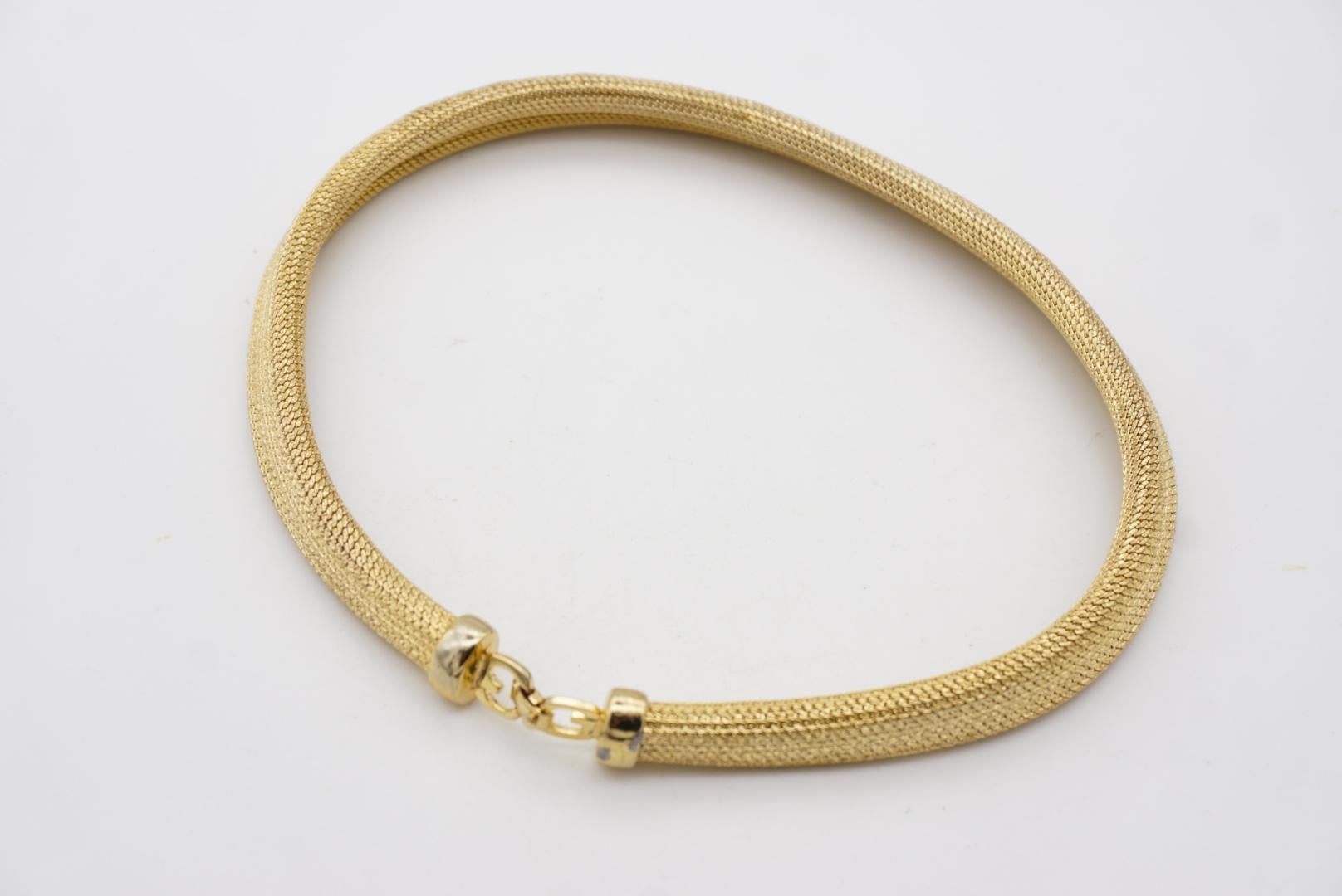 Christian Dior GROSSE Collar de oro grueso en tejido de malla de serpiente omega de los años 70 en venta 6