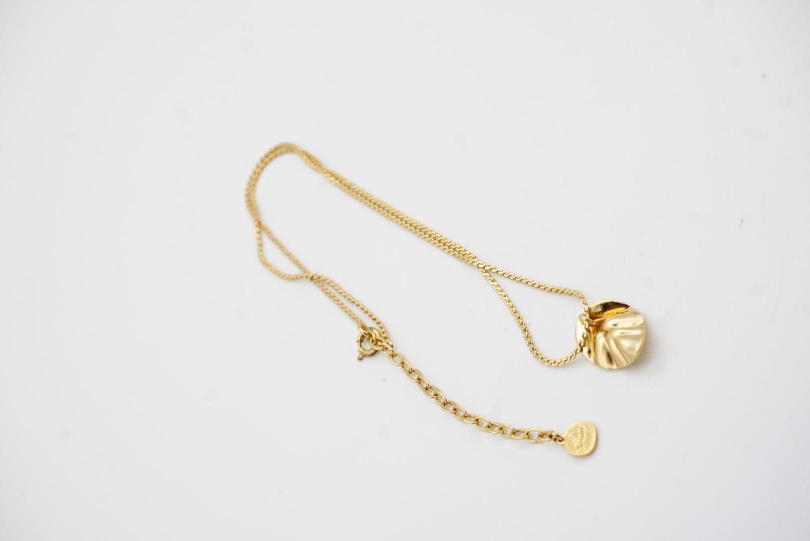 Christian Dior GROSSE 1970s Vintage Textured Vivid Beige Leaf Pendant Necklace For Sale 8