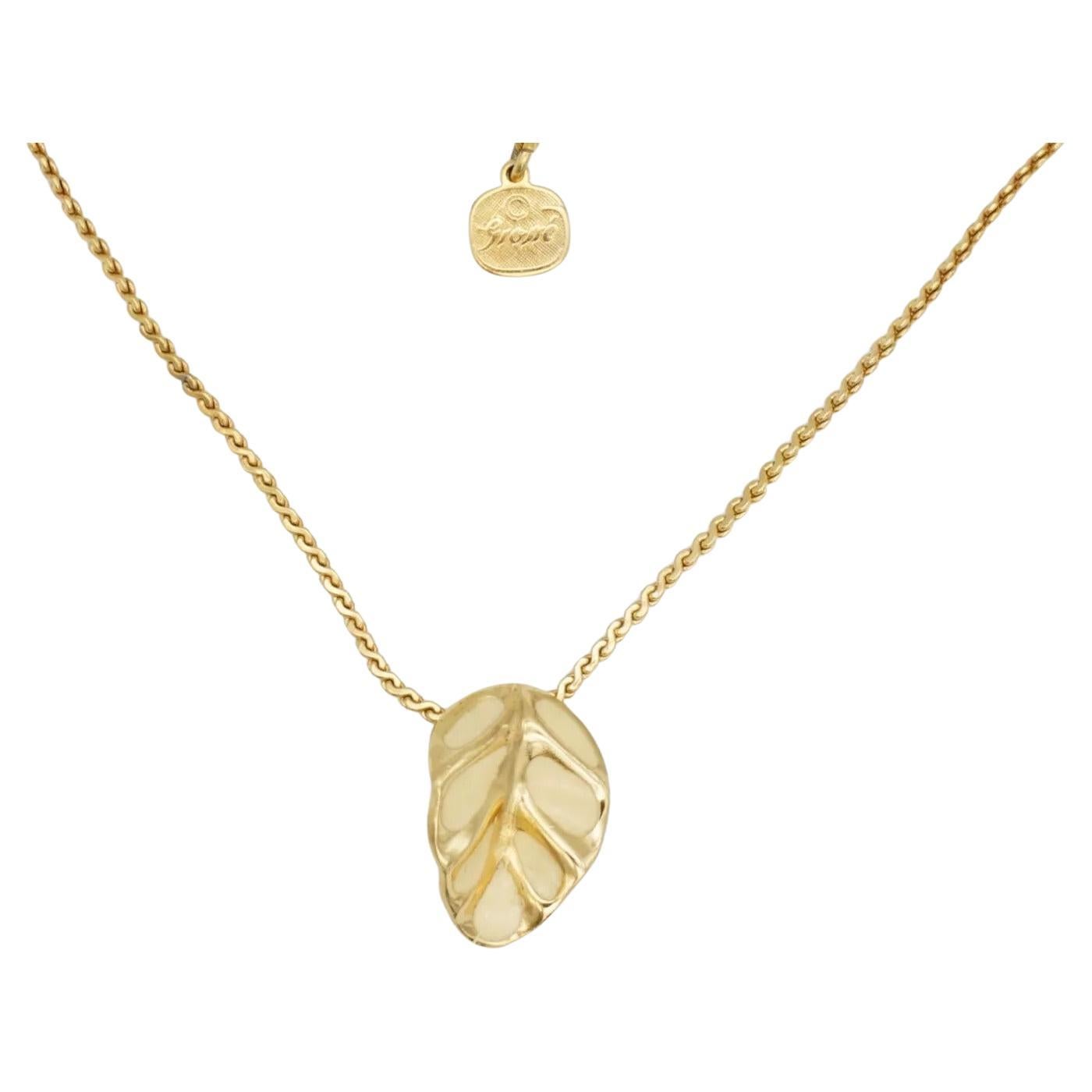 Christian Dior GROSSE 1970s Vintage Unisex Textured Vivid Beige Leaf Pendant Necklace, Gold Tone

Very good condition. Very light scratches or colour loss, barely noticeable. 100% Genuine. 

Rare to find. Signed extend chain.

Material: Gold plated