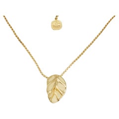 Christian Dior GROSSE 1970s Vintage Textured Vivid Beige Leaf Pendant Necklace