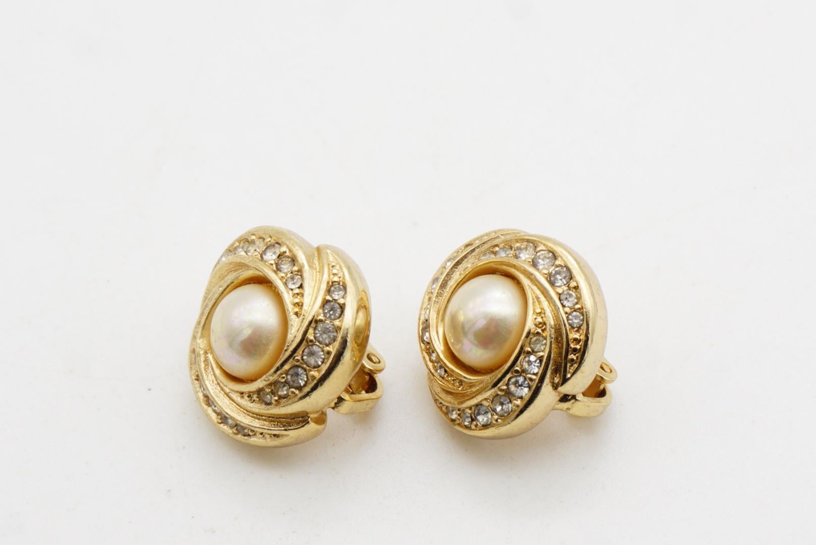 Christian Dior GROSSE 1970s White Round Pearl Swirl Trio Crystals Clip Earrings For Sale 3