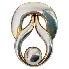 Christian Dior GROSSE 1971 Ciondolo a forma di nodo intrecciato con fiocco e sfera luminosa a forma di torsione rotonda