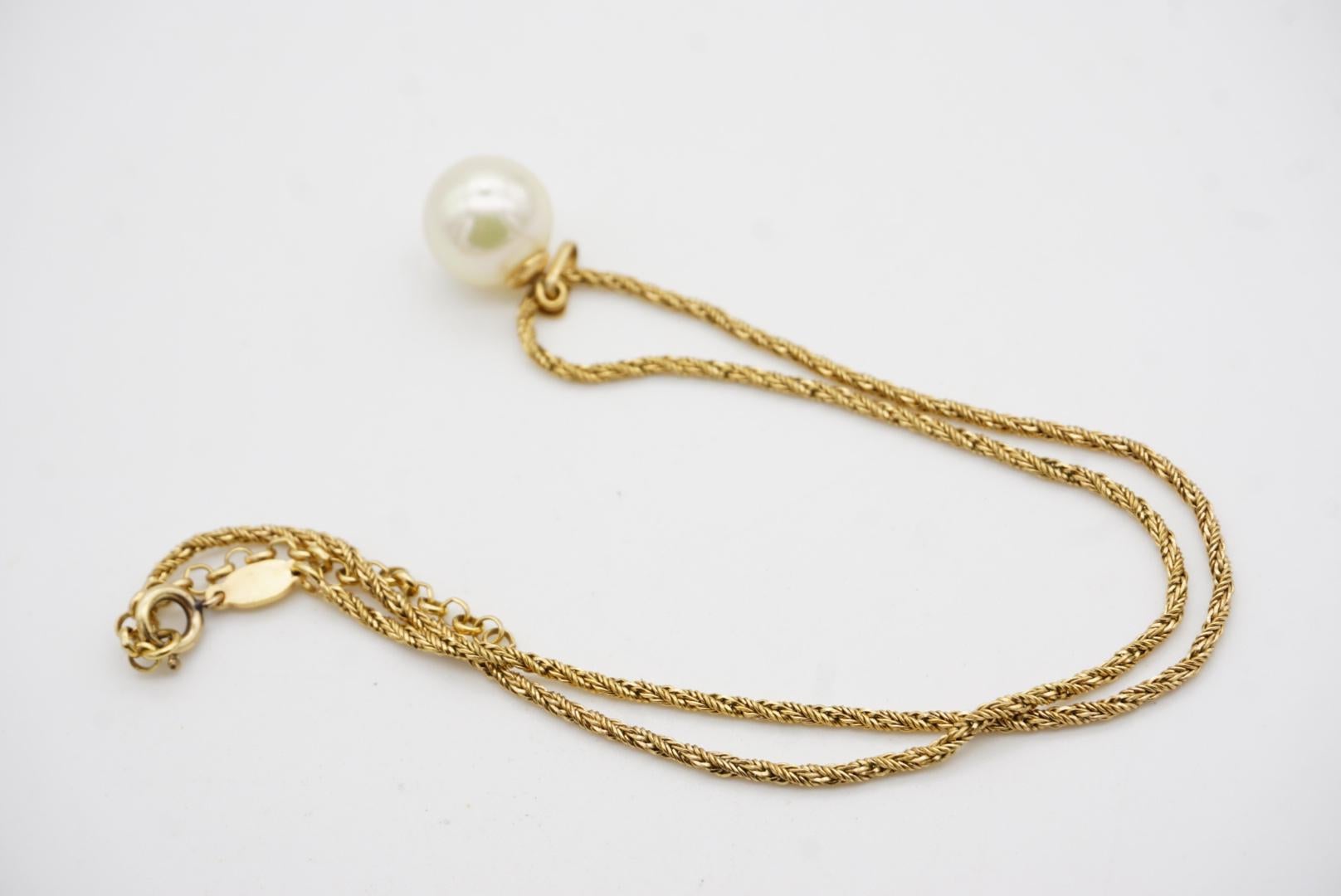 Christian Dior GROSSE 1972, grand collier pendentif perlé de boules rondes et blanches en vente 8