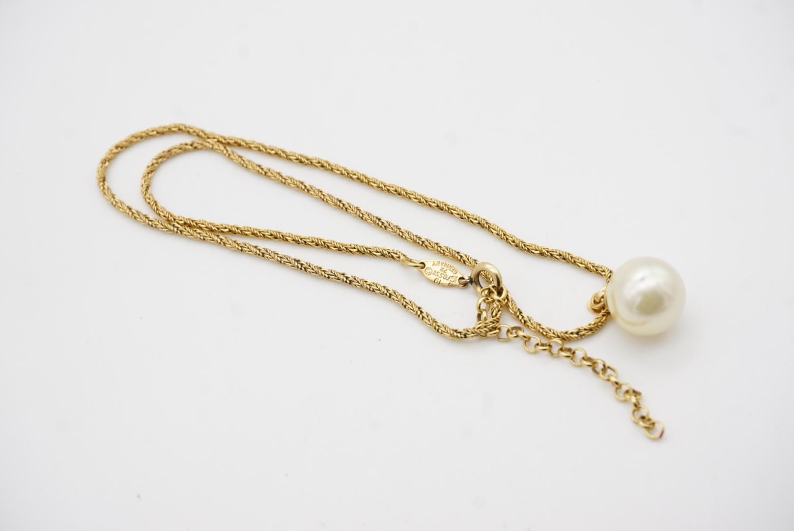 Christian Dior GROSSE 1972, grand collier pendentif perlé de boules rondes et blanches en vente 9