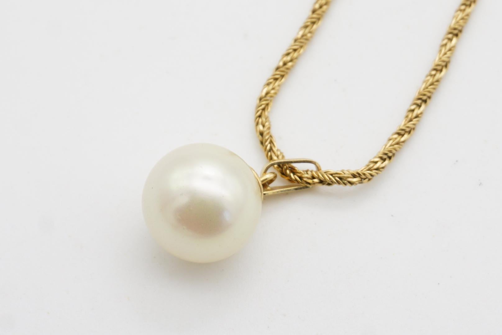 Christian Dior GROSSE 1972, grand collier pendentif perlé de boules rondes et blanches en vente 4
