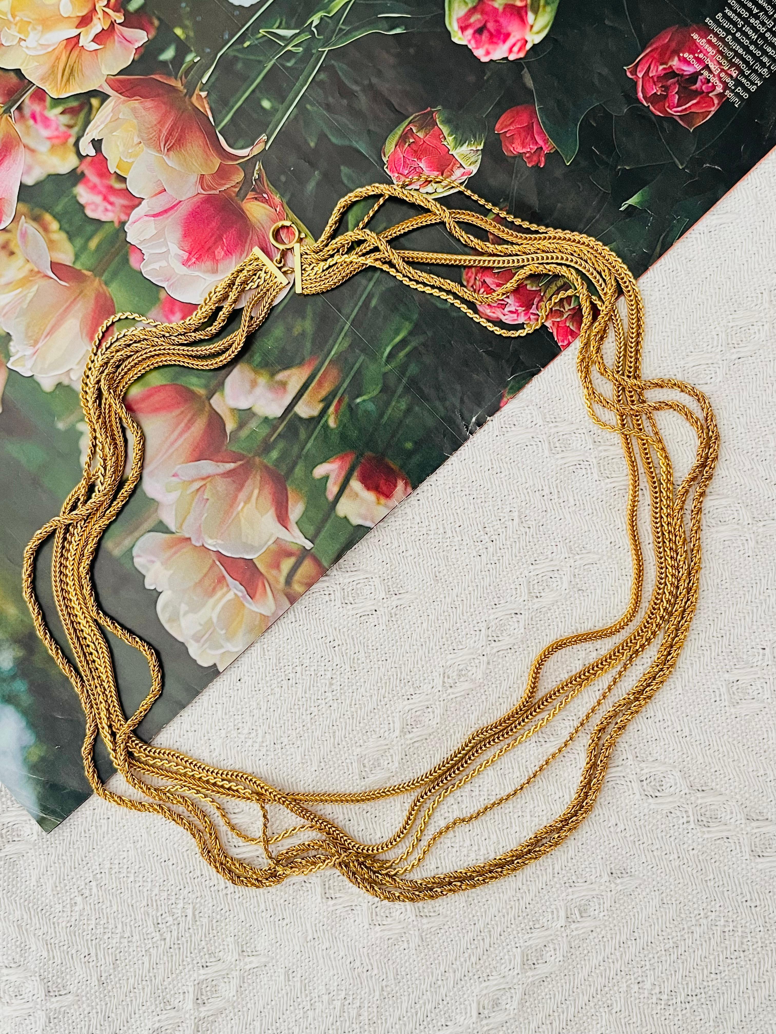 Christian Dior GROSSE 1972 Unisex Sei 6 fili di corda di grano perimetrale a catena lunga e robusta, Eleg Eleganza Moderna, Tono Oro

Condizioni eccellenti. Nessuna perdita di colore. 100% Autentico.

3 diversi tipi di catena. Una collana molto