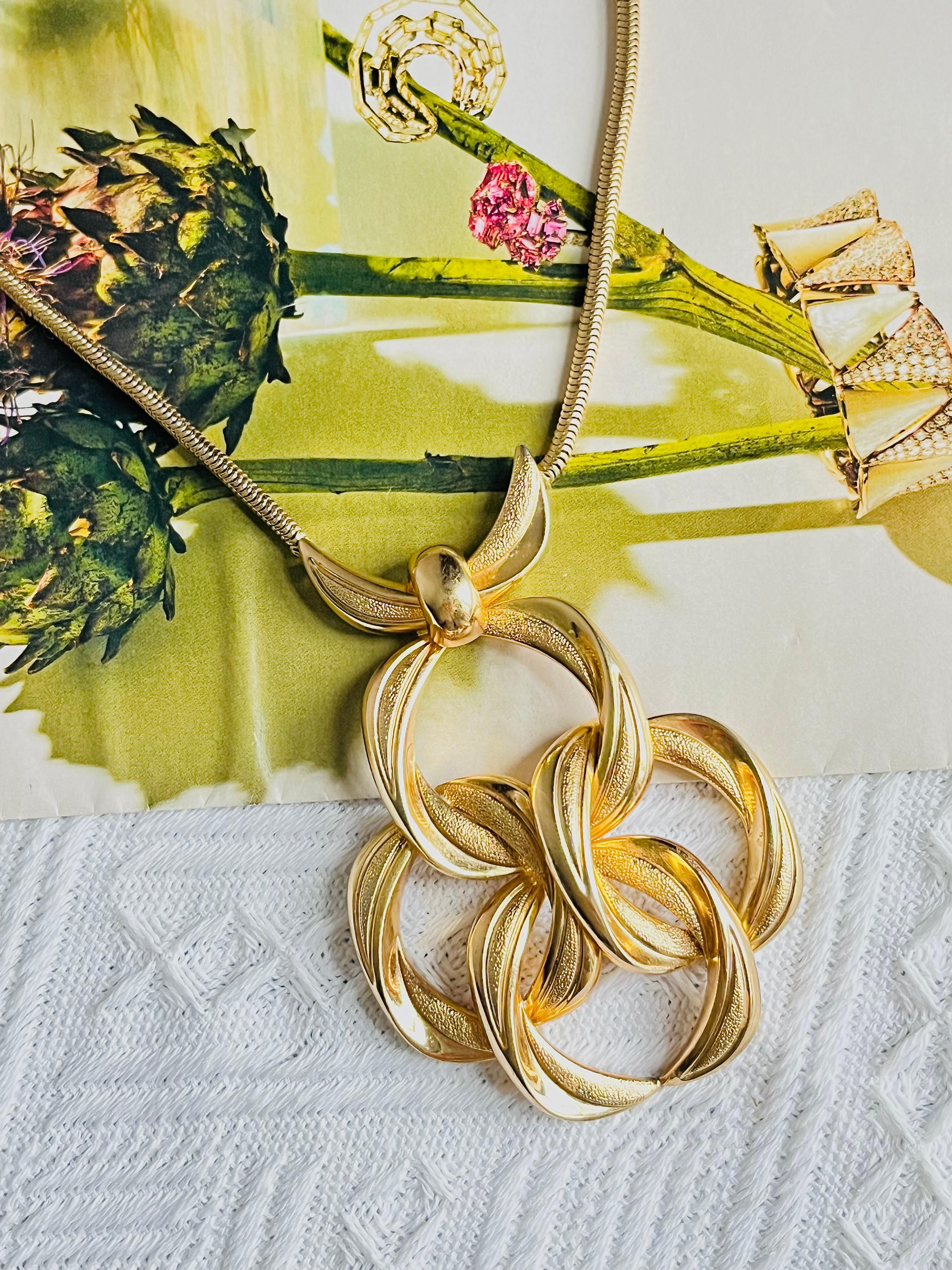 Art déco Christian Dior GROSSE 1972 Vintage Massive Clover Interlocked Pendentif collier en vente