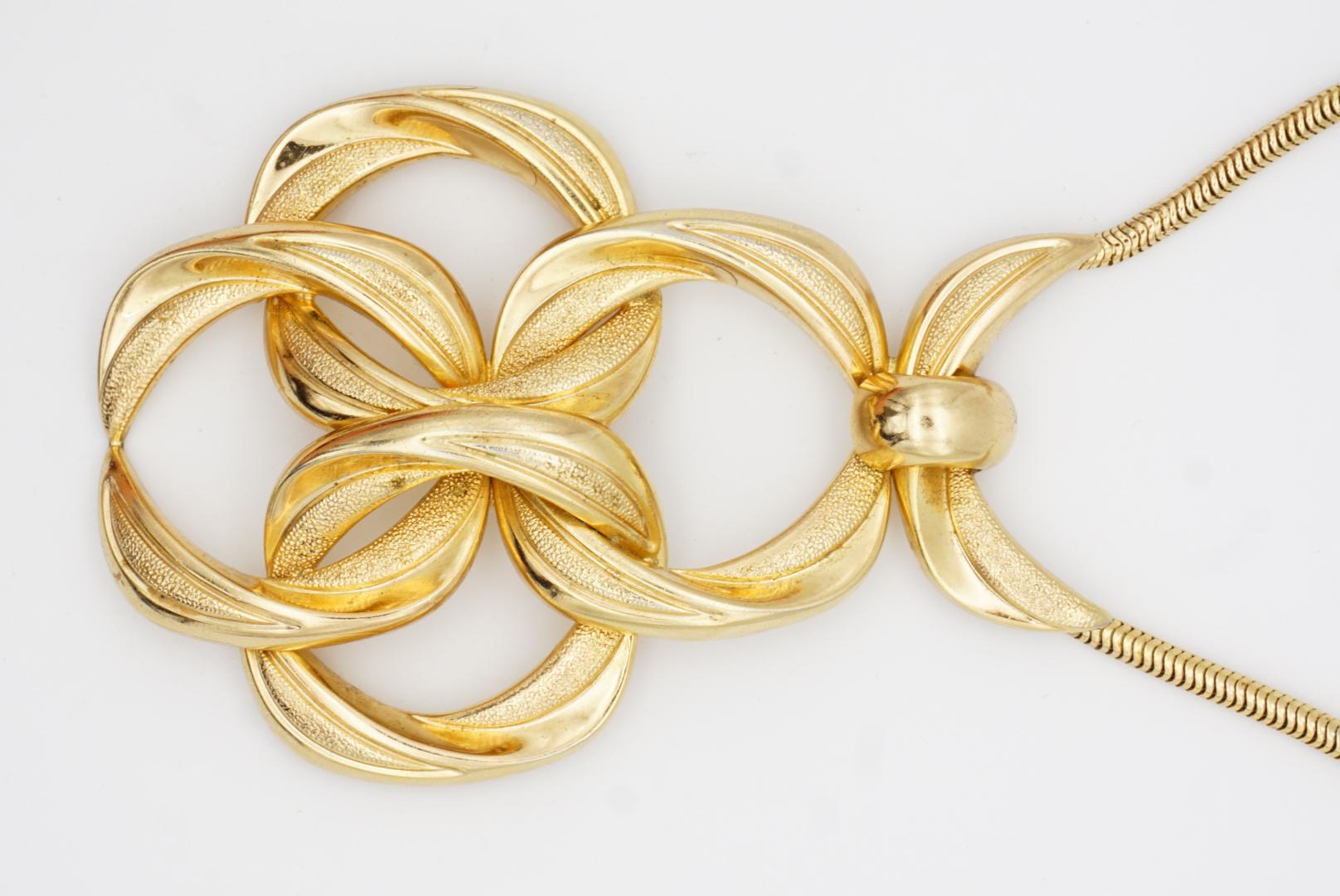 Christian Dior GROSSE 1972 Vintage Massive Clover Interlocked Pendant Necklace For Sale 4