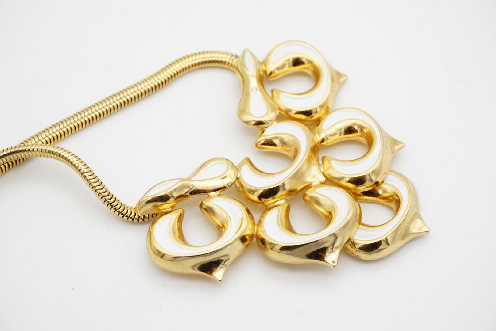 Christian Dior GROSSE 1972 Vintage Massive White Clovers Leaf Flowers Necklace For Sale 5