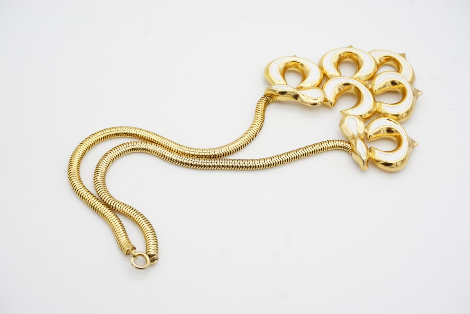 Christian Dior GROSSE 1972 Vintage Massive White Clovers Leaf Flowers Necklace For Sale 8