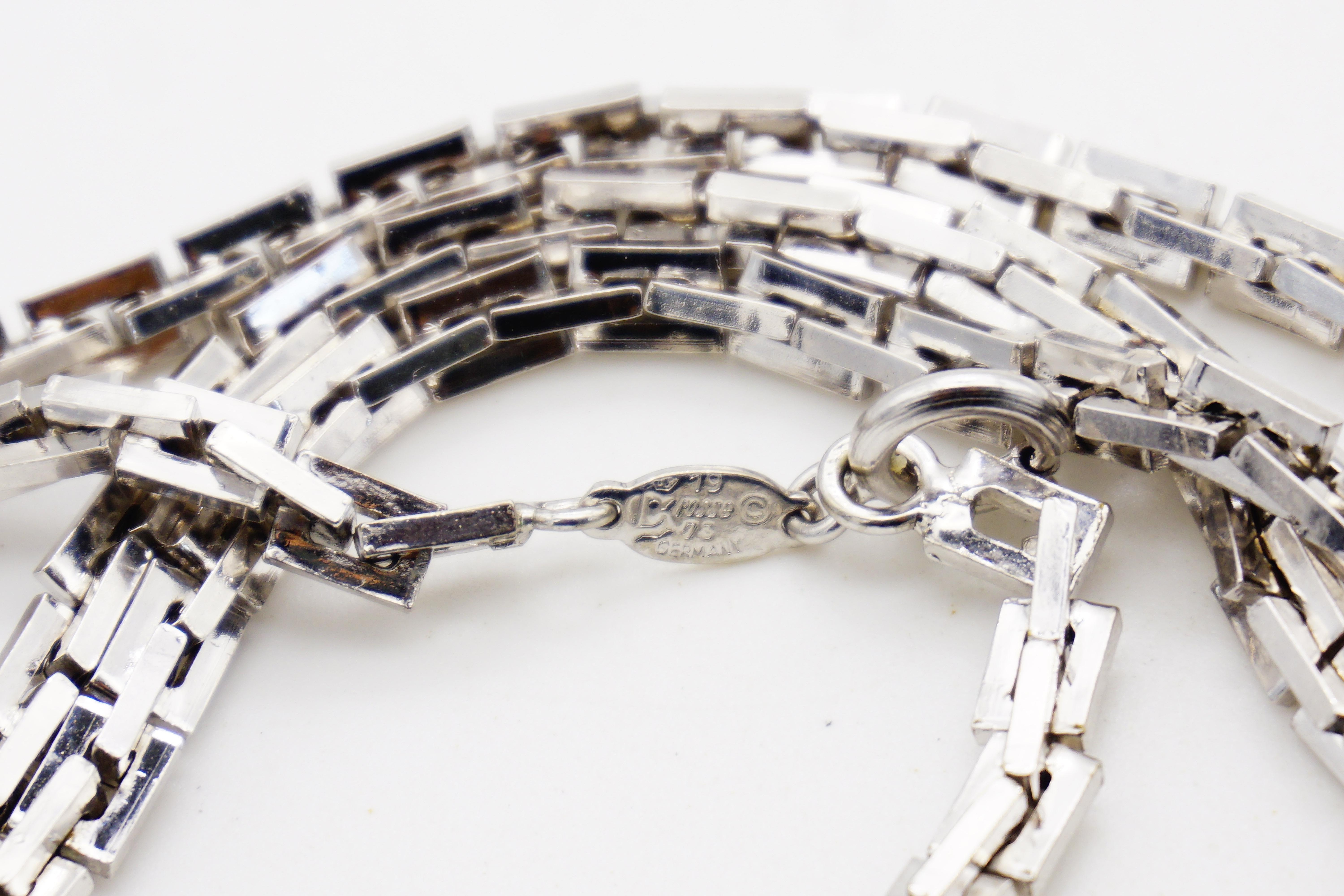 Christian Dior GROSSE 1973 Collar versátil de plata con bisagra de eslabones de caja extralarga en venta 12