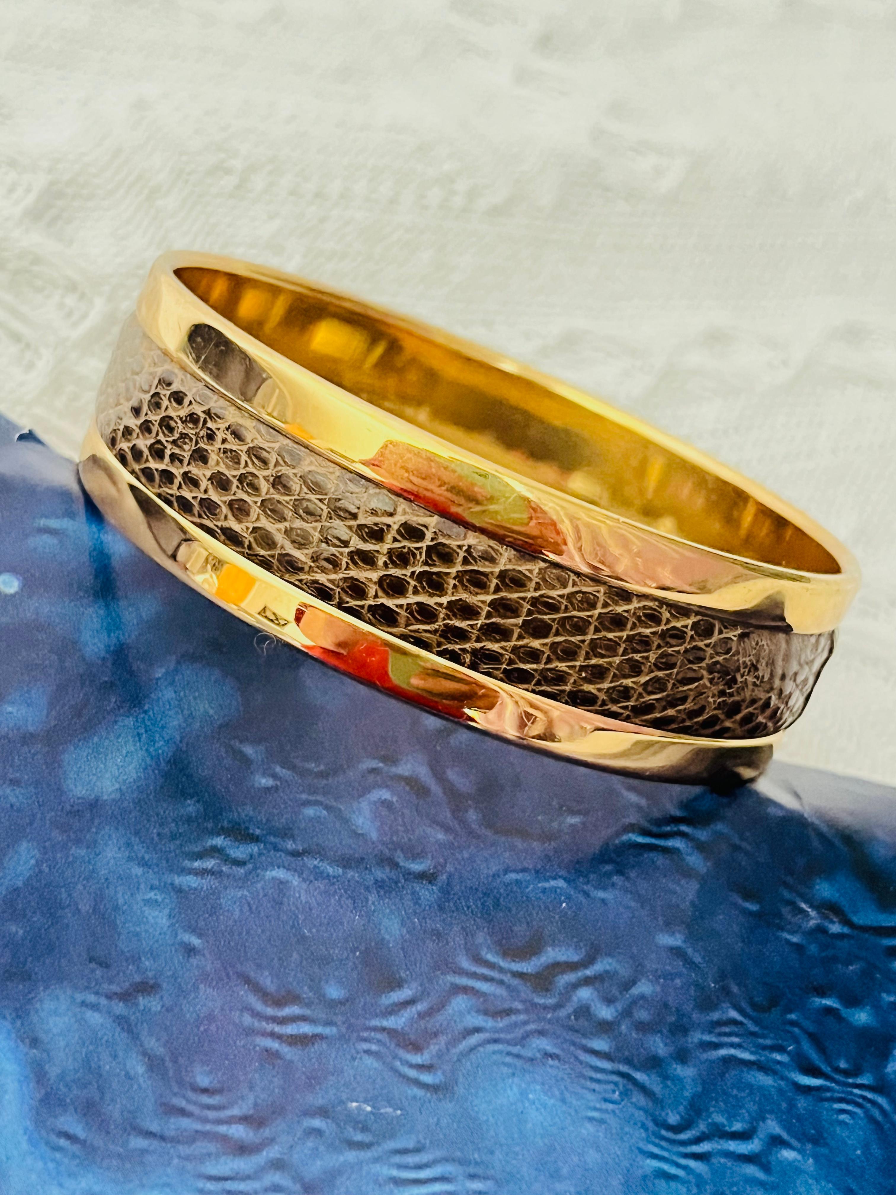 Christian Dior GROSSE 1973 Texturiertes braunes Leder Dickes klobiges Armreif Armband im Zustand „Gut“ im Angebot in Wokingham, England