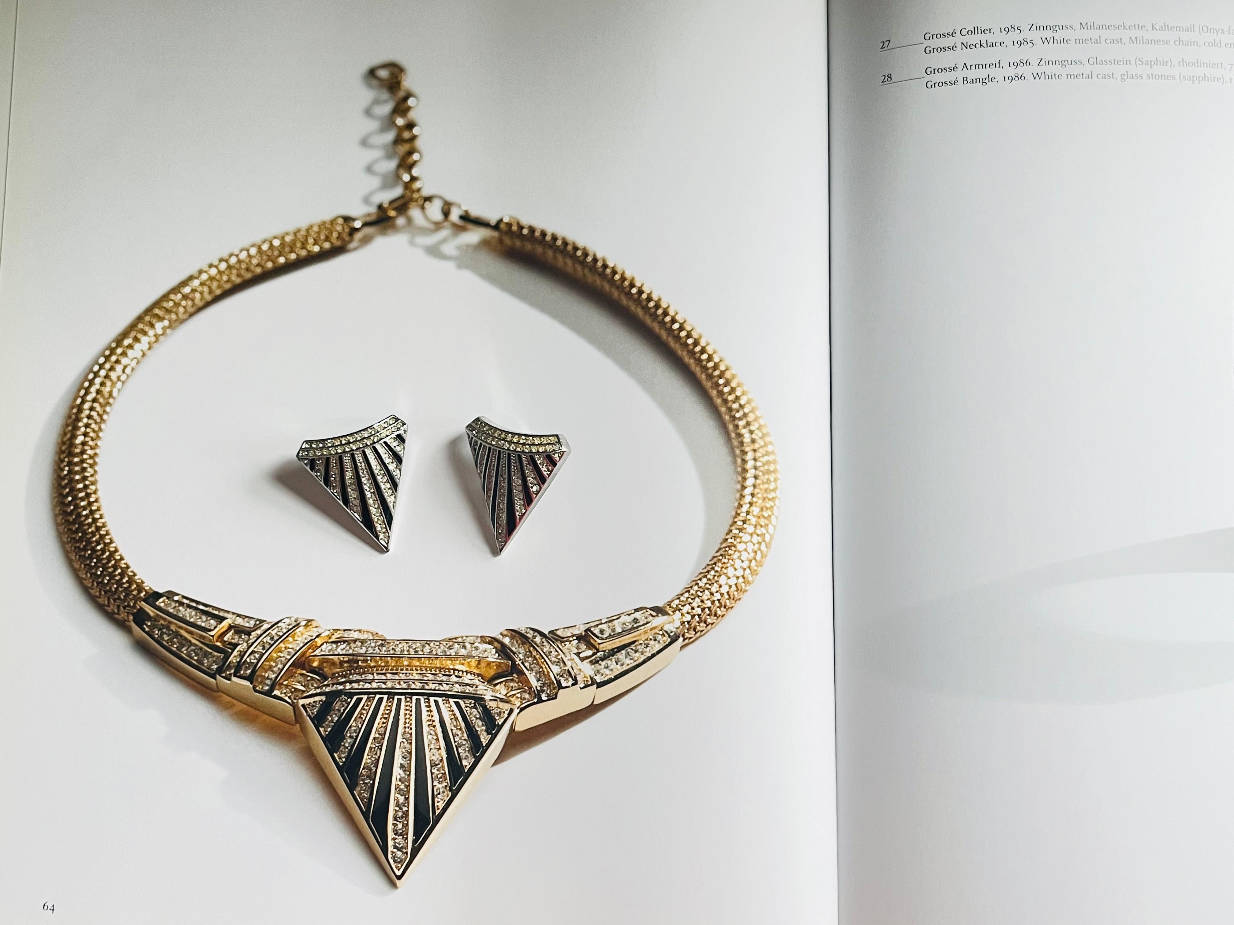 Christian Dior GROSSE 1980s Massive Black Crystals Triangle Earrings Radiant Bon état - En vente à Wokingham, England