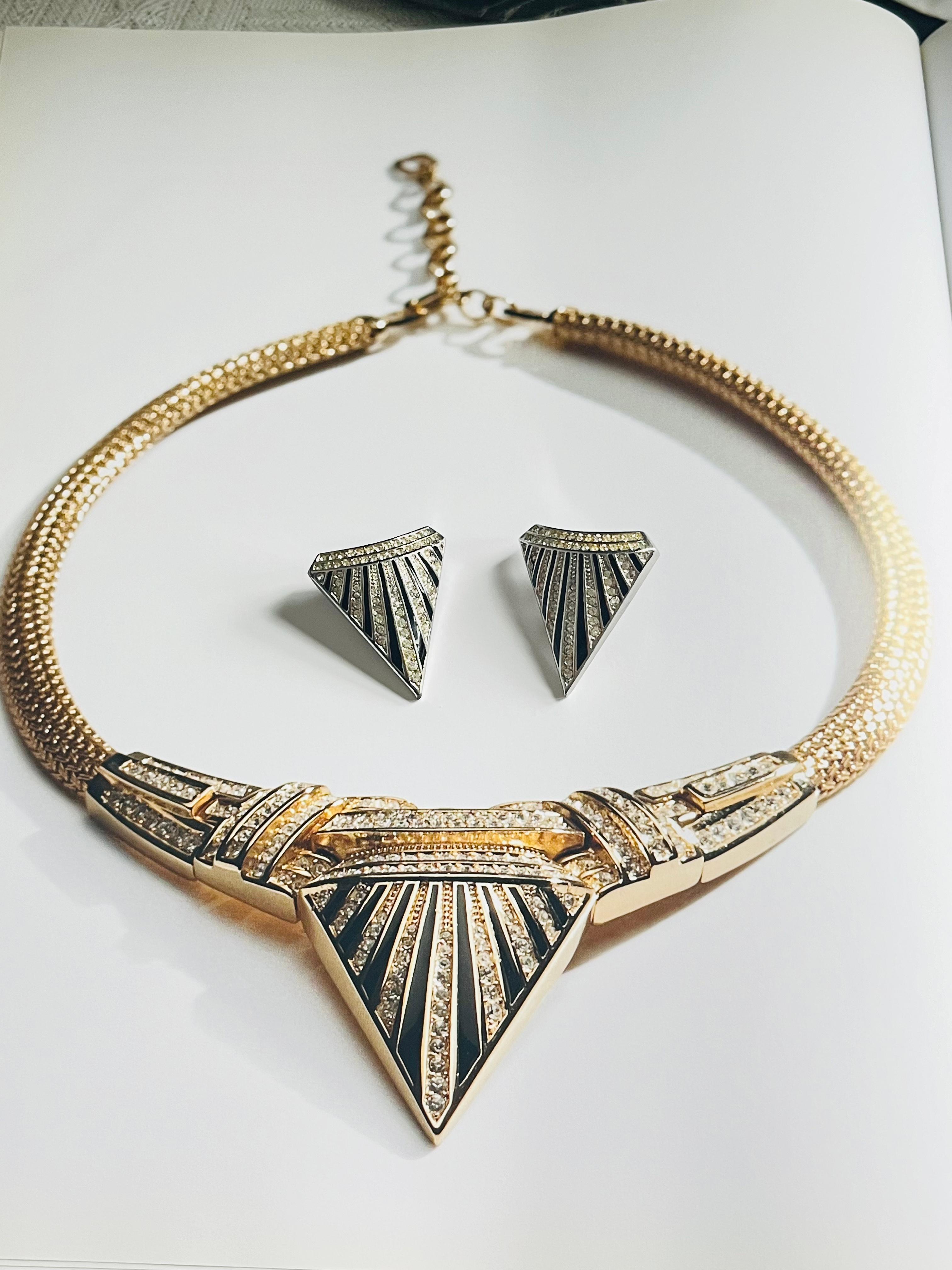 Christian Dior GROSSE 1980s Massive Black Crystals Triangle Earrings Radiant Unisexe en vente