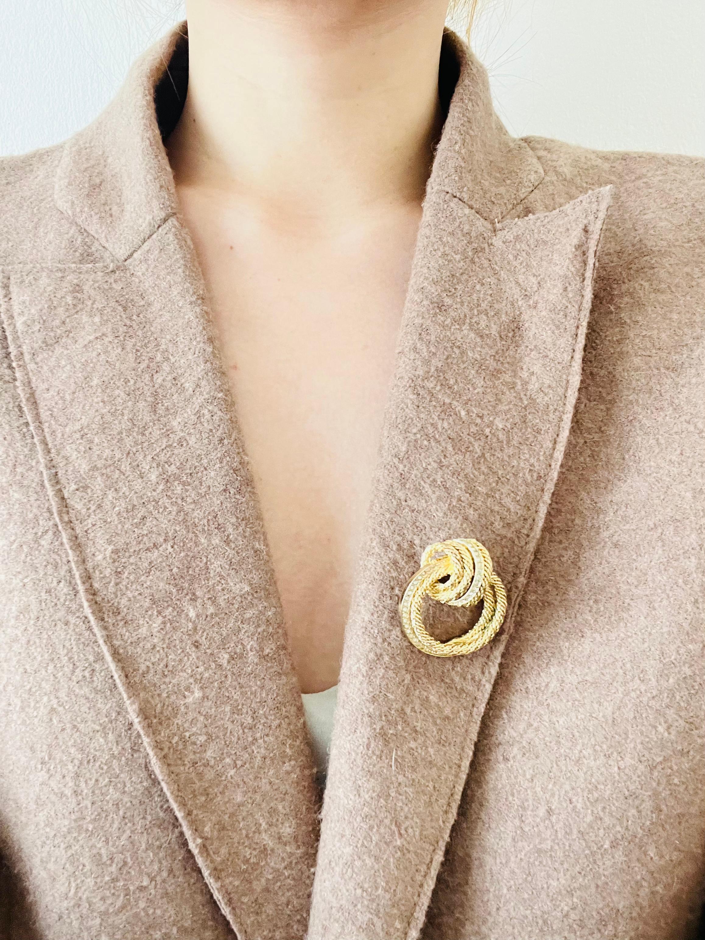 Christian Dior GROSSE 1980s Vintage Crystals Hoop Knot Twist Rope Gold Brooch In Good Condition For Sale In Wokingham, England