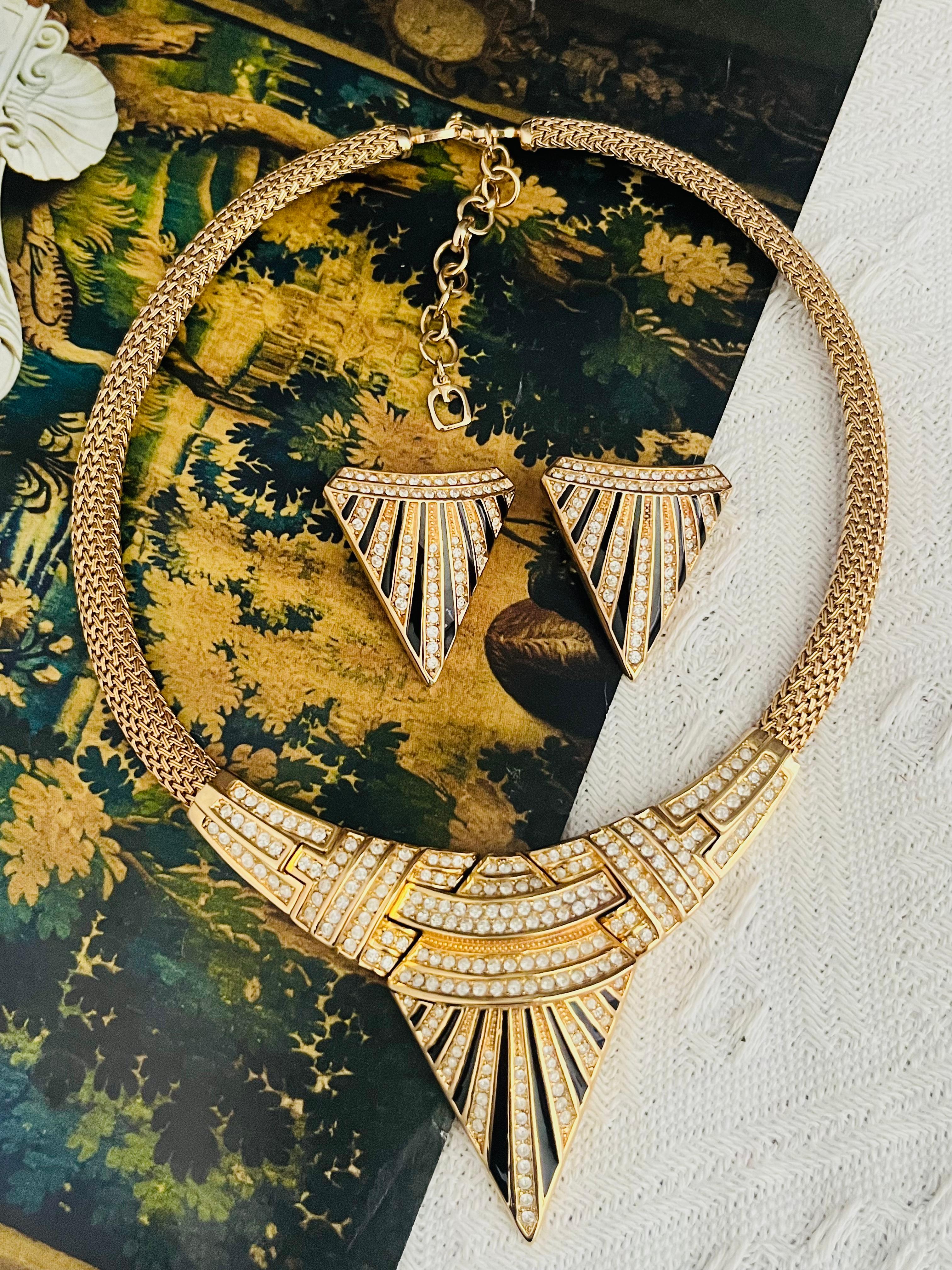 Christian Dior GROSSE 1985 Vintage Luxury Triangle Onyx Black Enamel Whole Crystals Radiant Milanese Woven Omega Mesh Chain Exquisite Elegant Elegant Modernist Chunky Statement Collar Pendant Necklace Clip Earrings 2 Gift Jewellery Set, Gold