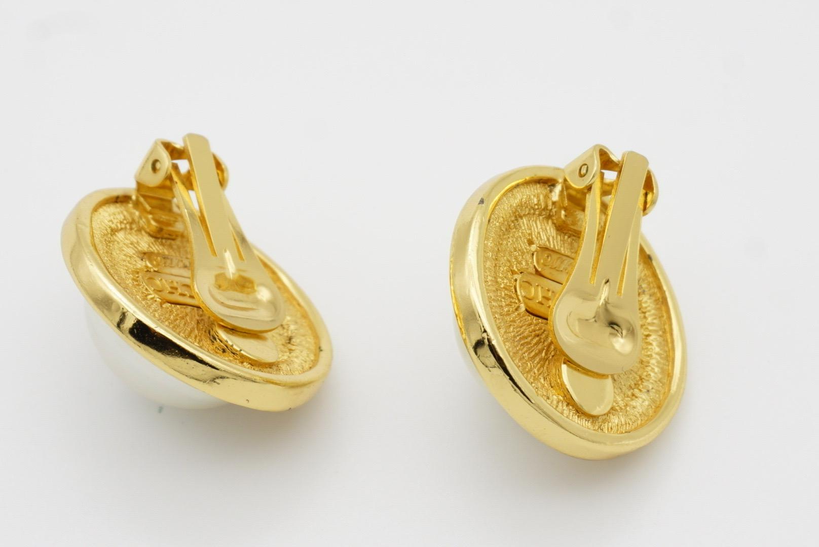 Christian Dior GROSSE 1990 CHC Große runde weiße Perlen Kristalle Clip-Ohrringe im Angebot 8