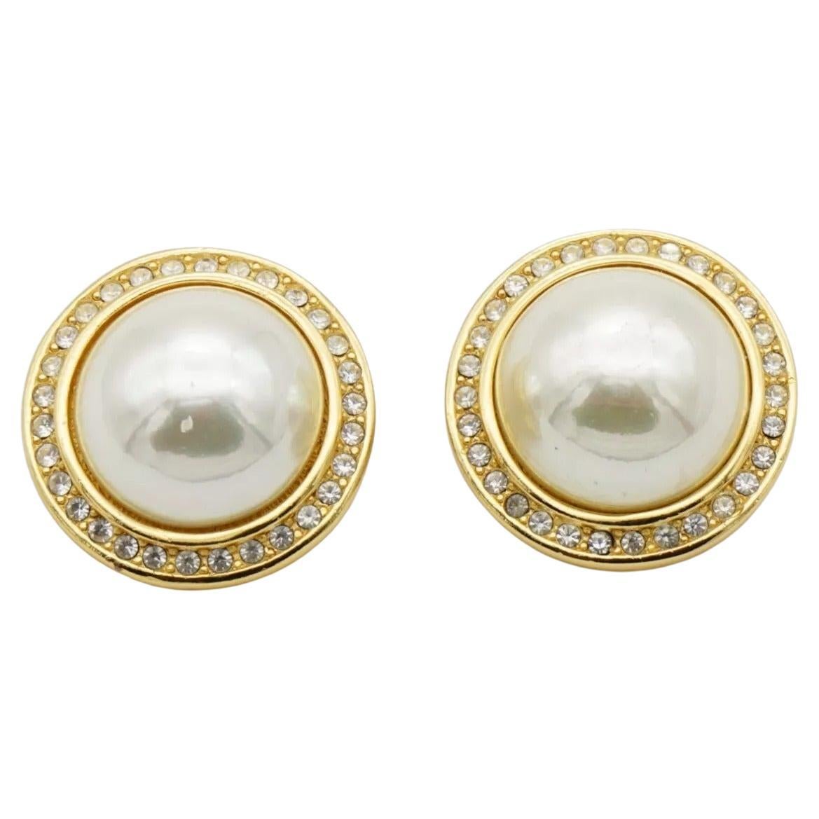 Christian Dior GROSSE 1990 Boucles d'oreilles clip en or avec grandes perles rondes et cristaux blancs