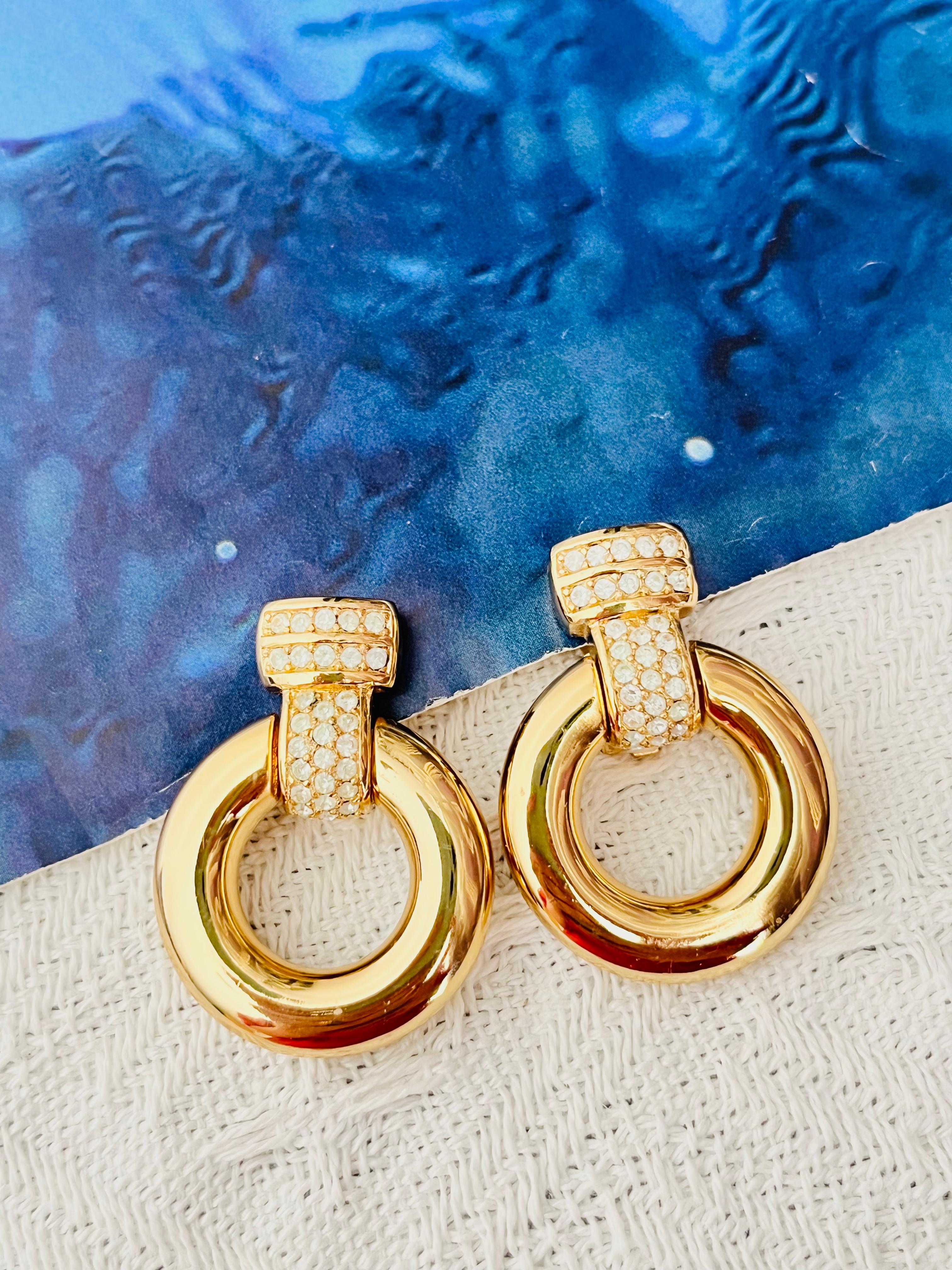 Christian Dior GROSSE Glow Circle Hoop Crystals Door Knocker Drop Clip Ohrringe für Damen oder Herren im Angebot