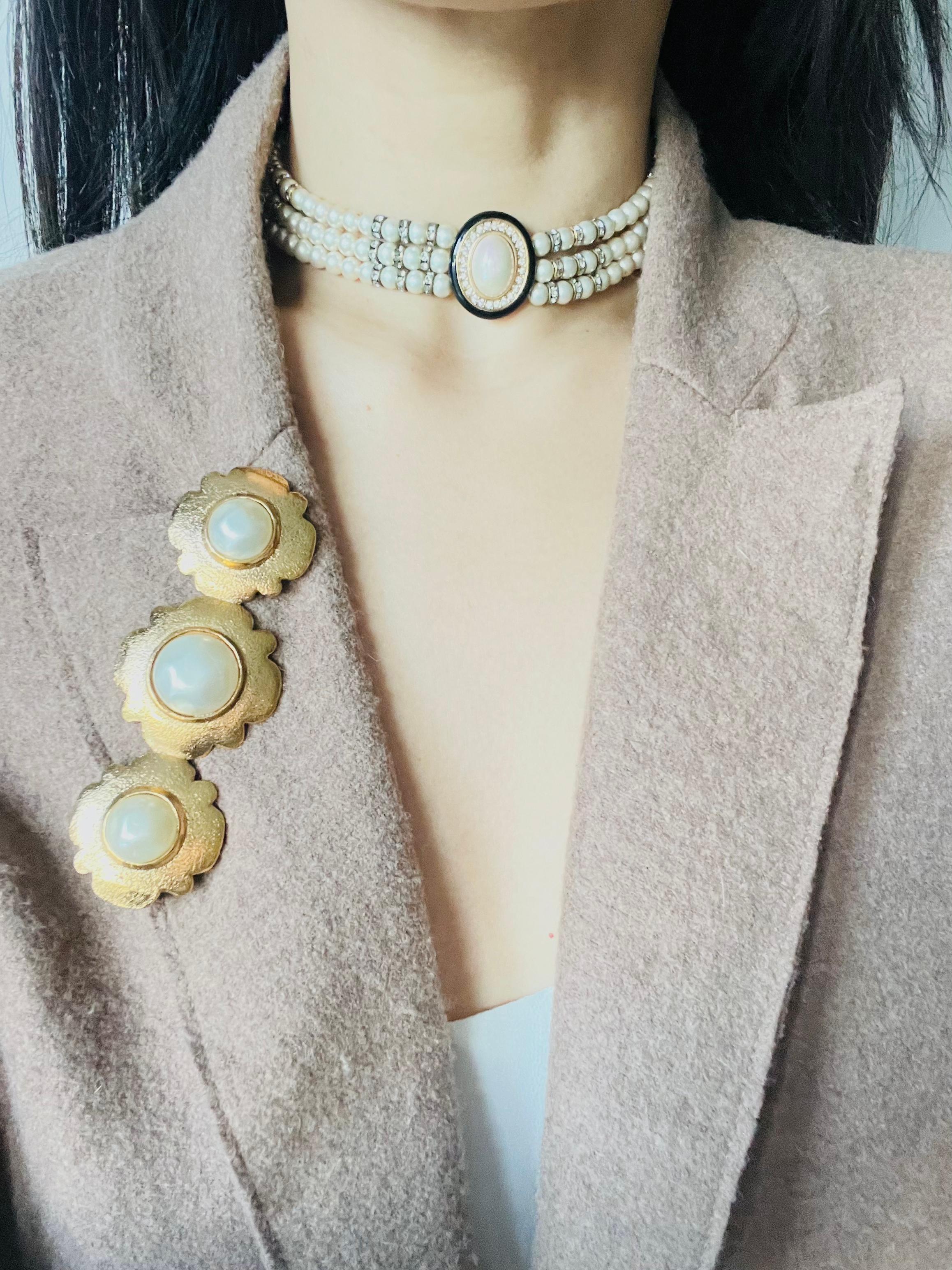 Christian Dior GROSSE - Collana girocollo ovale con perle e cristalli in Trio in vendita 4
