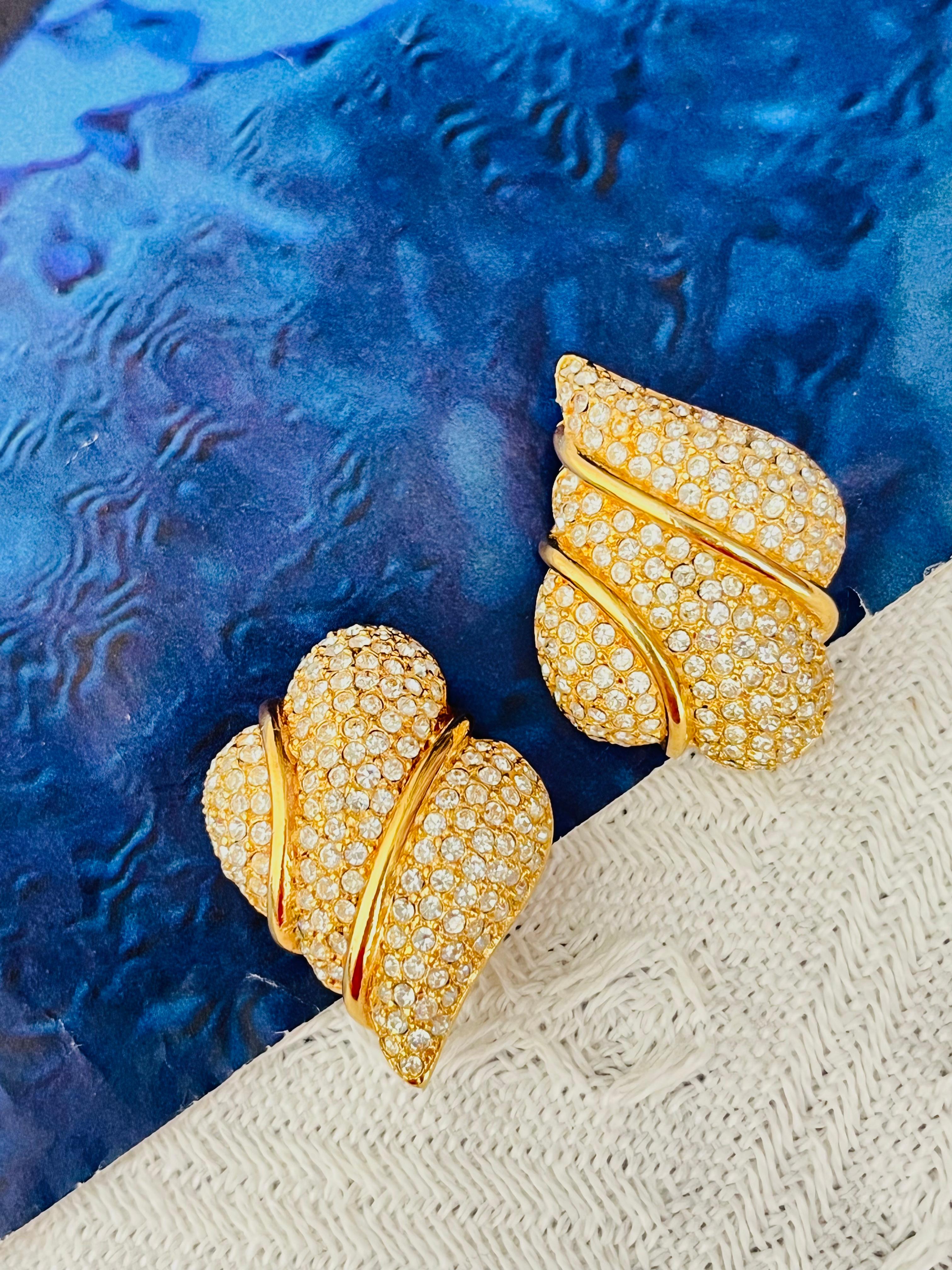 Christian Dior GROSSE Große Ganzkristalle Blatt Herz Geometrisch Wassertropfen Klotzige Aussage Modernistisch Elegant Clip Ohrringe, Gold-Ton

Sehr guter Zustand. Es sind keine Steine verloren gegangen. Vielleicht leichte Kratzer oder Farbverluste,