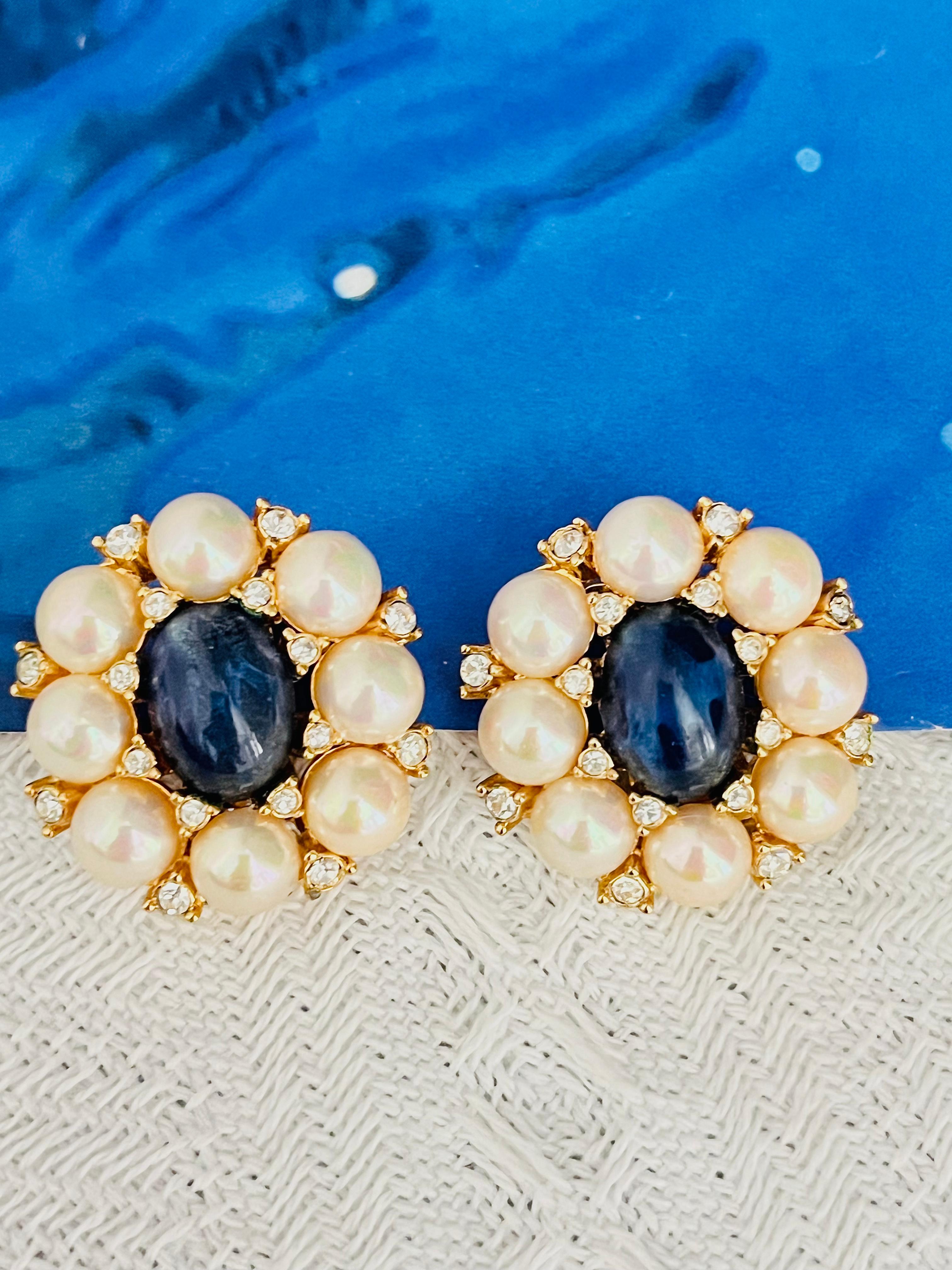 Christian Dior GROSSE Zaffiro Ovale Bianco Rotondo Perle Cristalli Orecchini a Clip In condizioni ottime in vendita a Wokingham, England