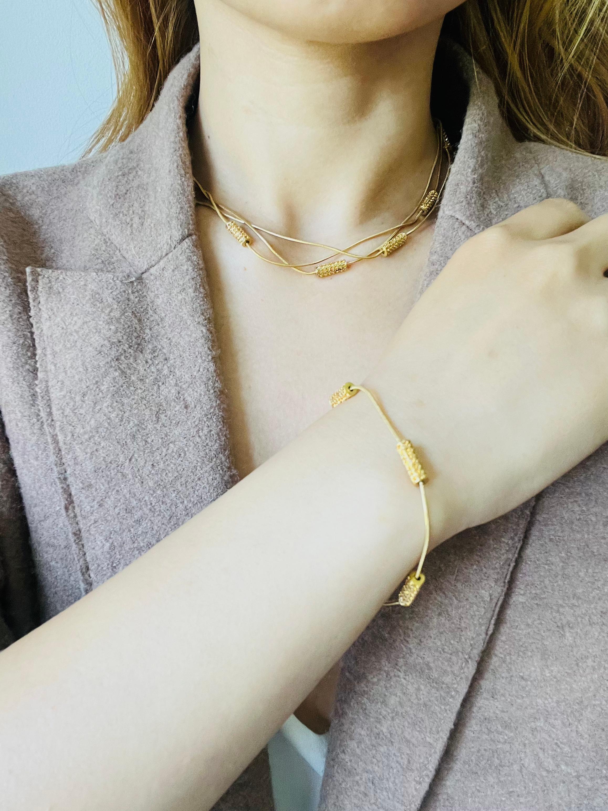 Christian Dior GROSSE Trio Layers Charms Bar Charms collier en vente 1