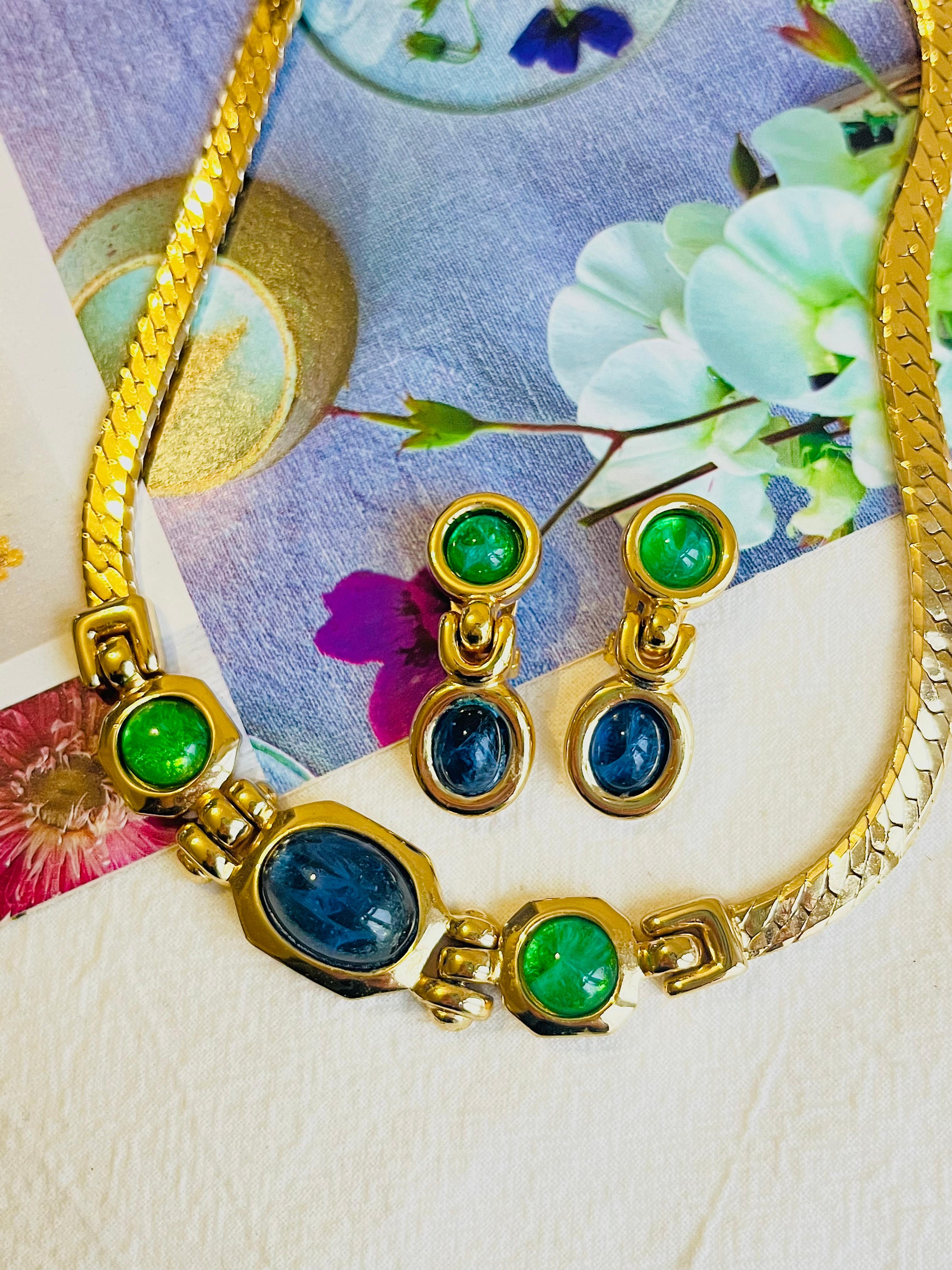 Christian Dior GROSSE Vintage Emerald Sapphire Pendant Drop Gold Jewellery Set In Excellent Condition For Sale In Wokingham, England