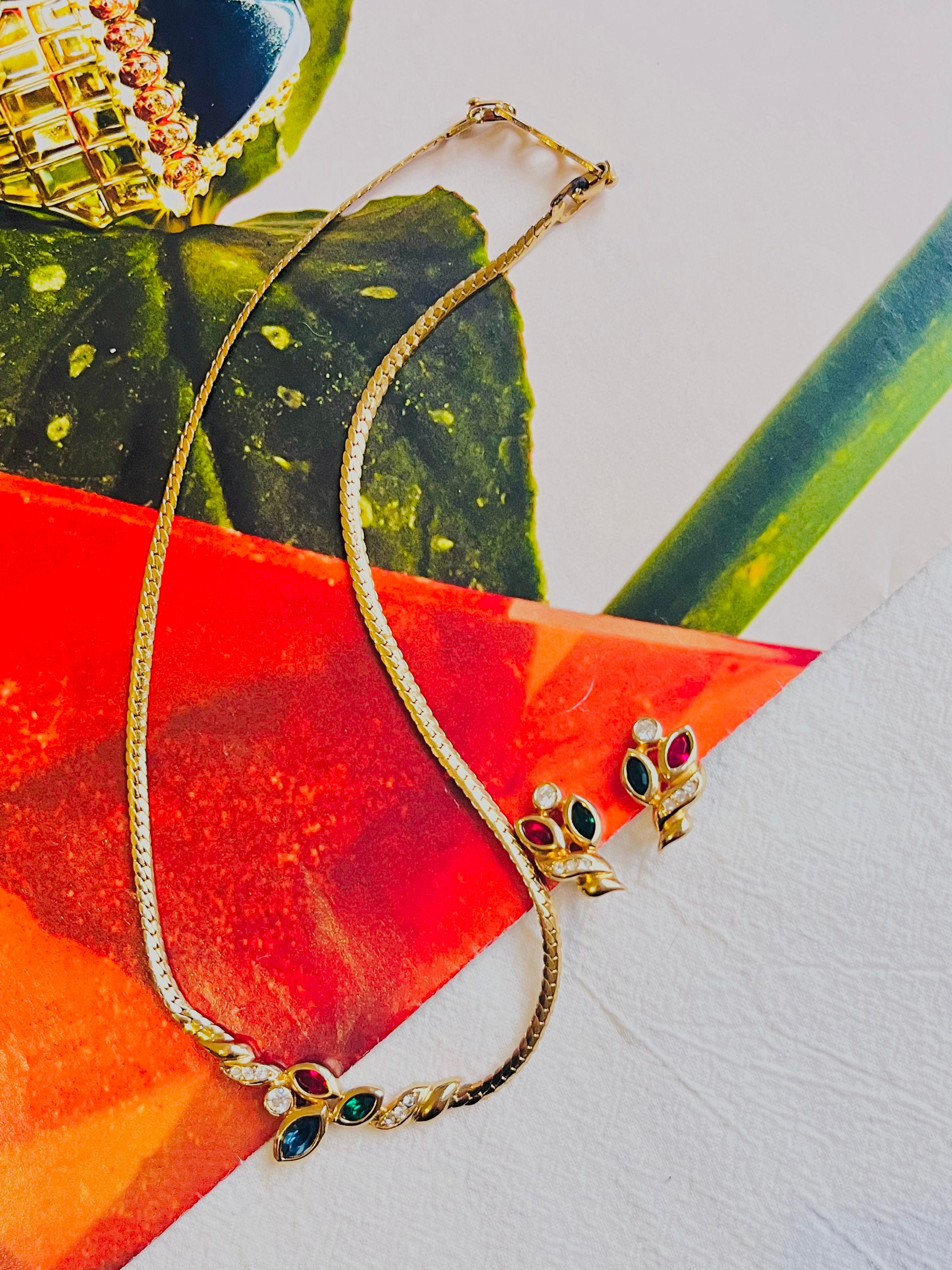 Art déco Christian Dior GROSSE Vintage Flower Leaf Crystals Emerald Sapphire Ruby Set en vente
