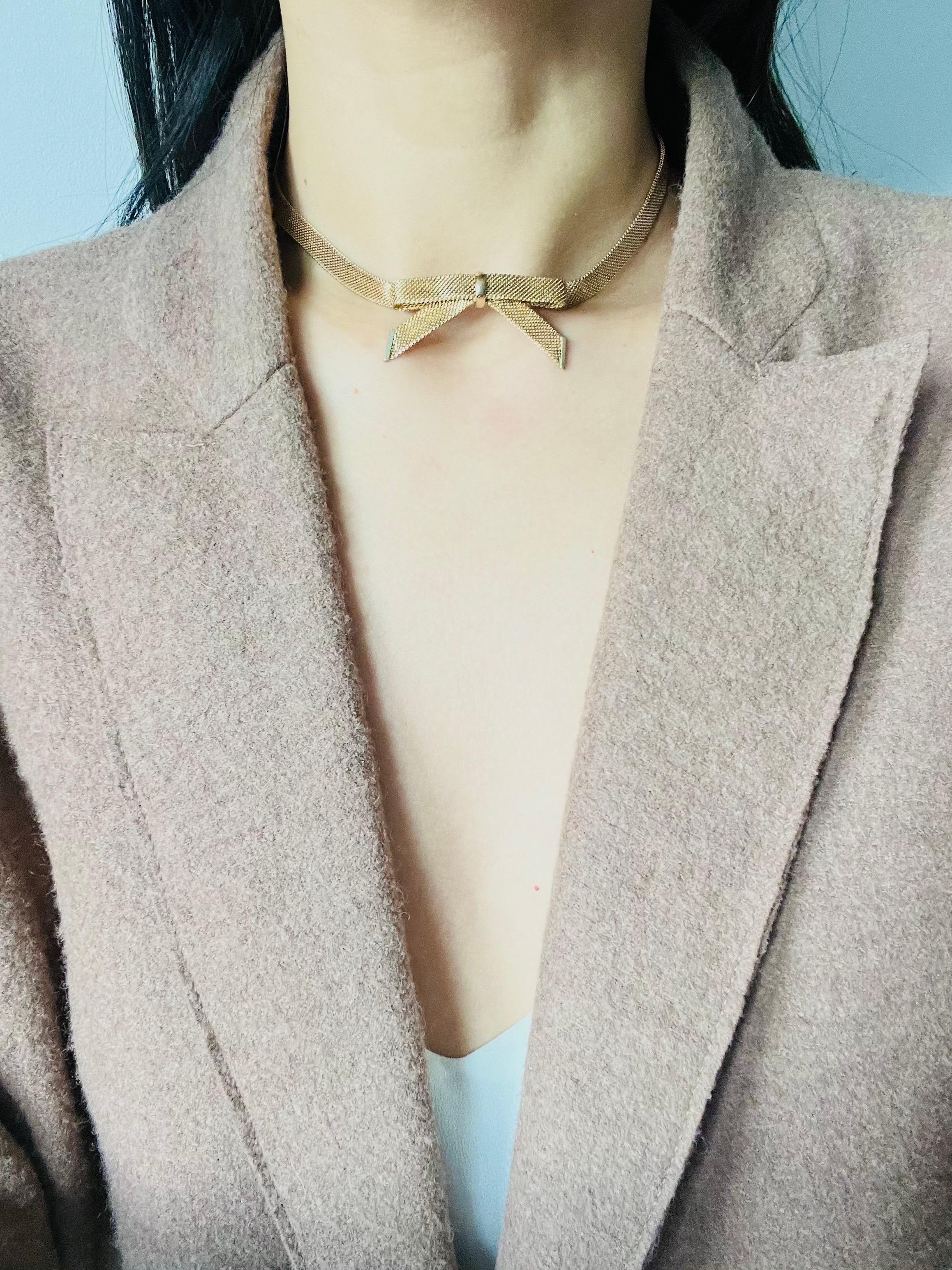 Christian Dior GROSSE Vintage Knot Bow Ribbon Butterfly Mesh Woven Gold Necklace In Good Condition In Wokingham, England