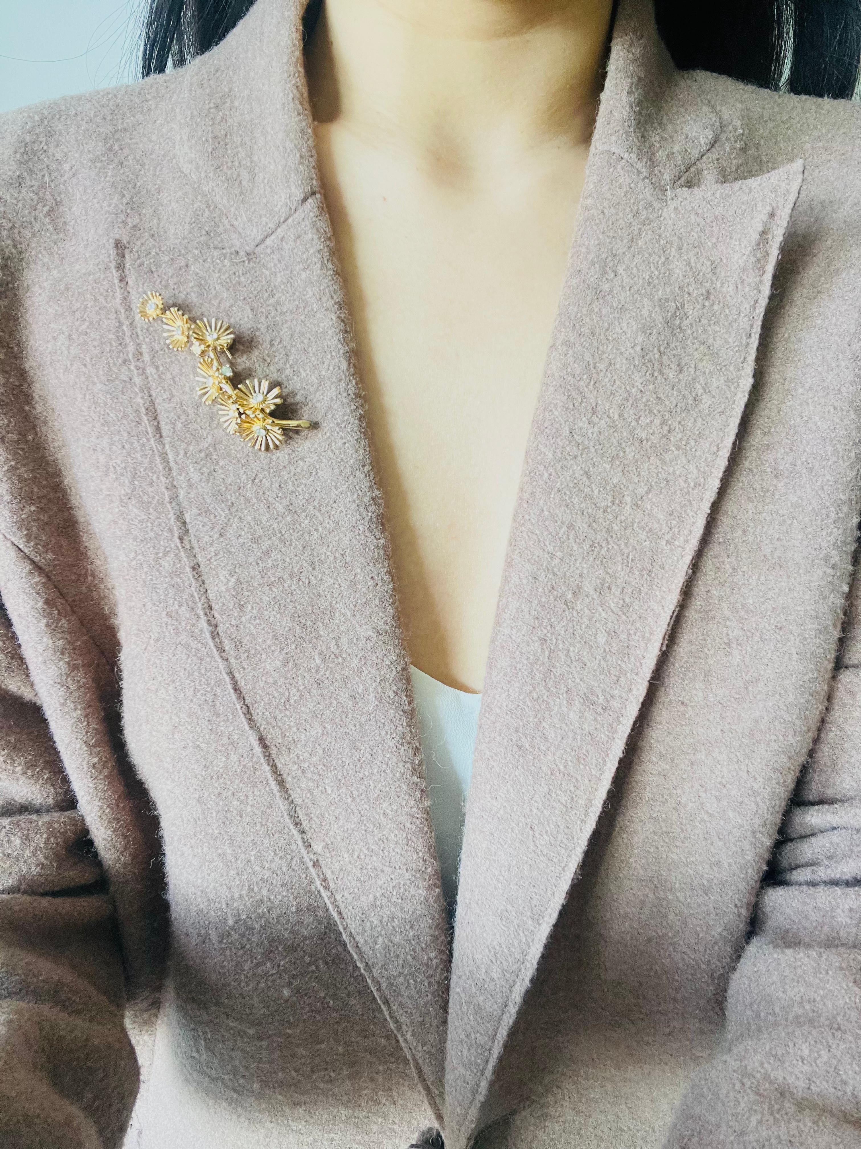 Christian Dior GROSSE Broche de oro Vintage Sol Radiante Estrella Estallido Flores de Cristal en venta 1
