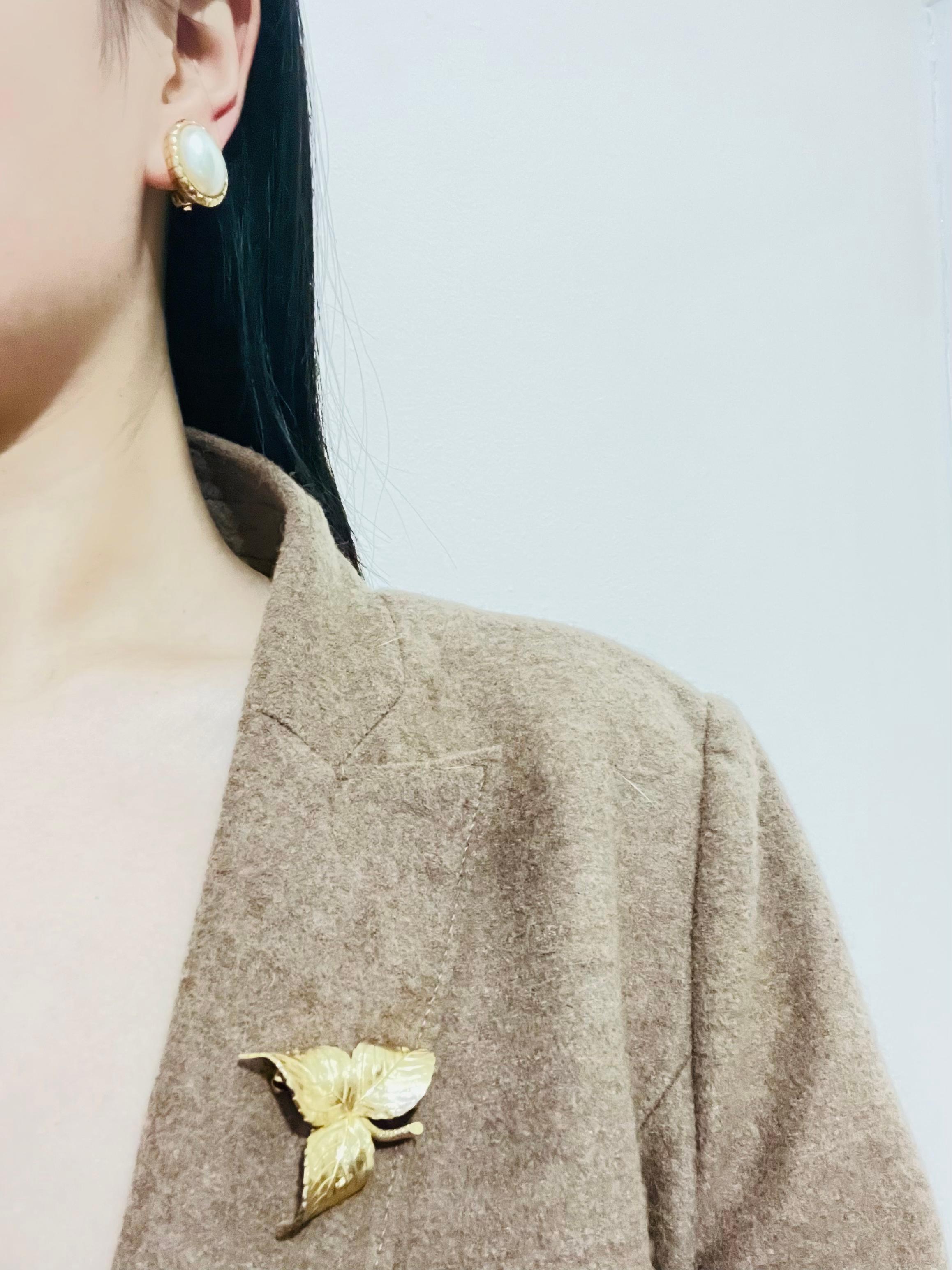 Women's or Men's Christian Dior GROSSE Vintage Textured Vivid Trio Three Swirl Leaf Gold Brooch