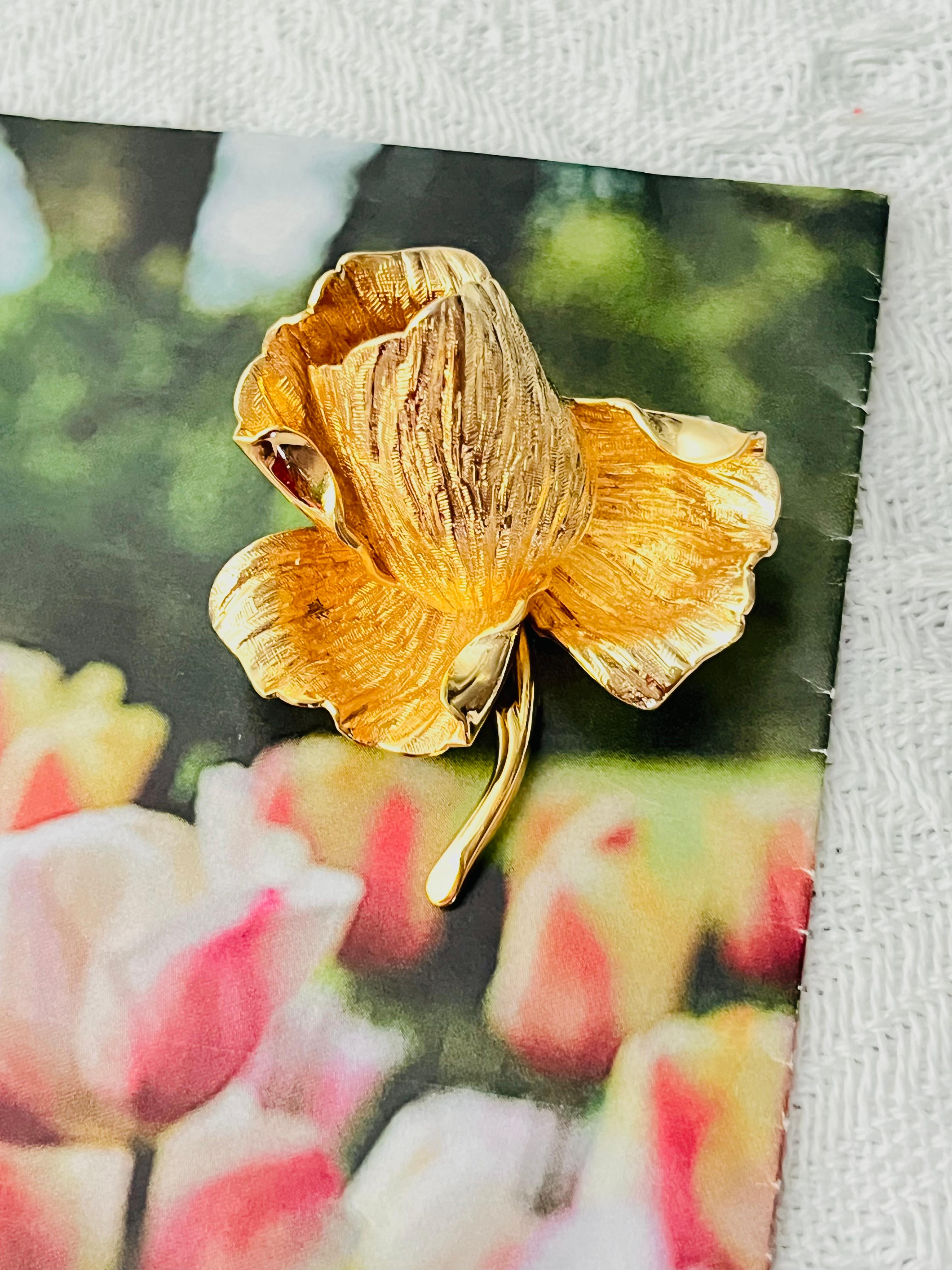 Christian Dior GROSSE Vintage Vivid Rose Flower Buds Blossom Curled Leaf Brooch im Zustand „Hervorragend“ im Angebot in Wokingham, England