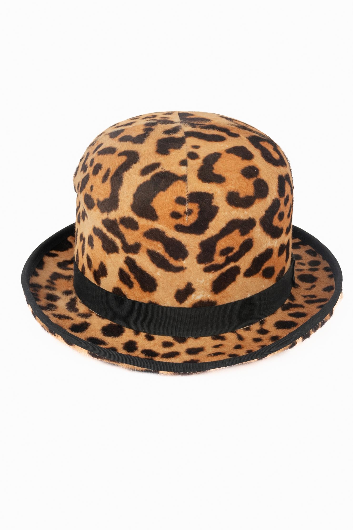 Cappello Christian Dior Inverno 2004 In condizioni ottime in vendita a SAINT-OUEN-SUR-SEINE, FR