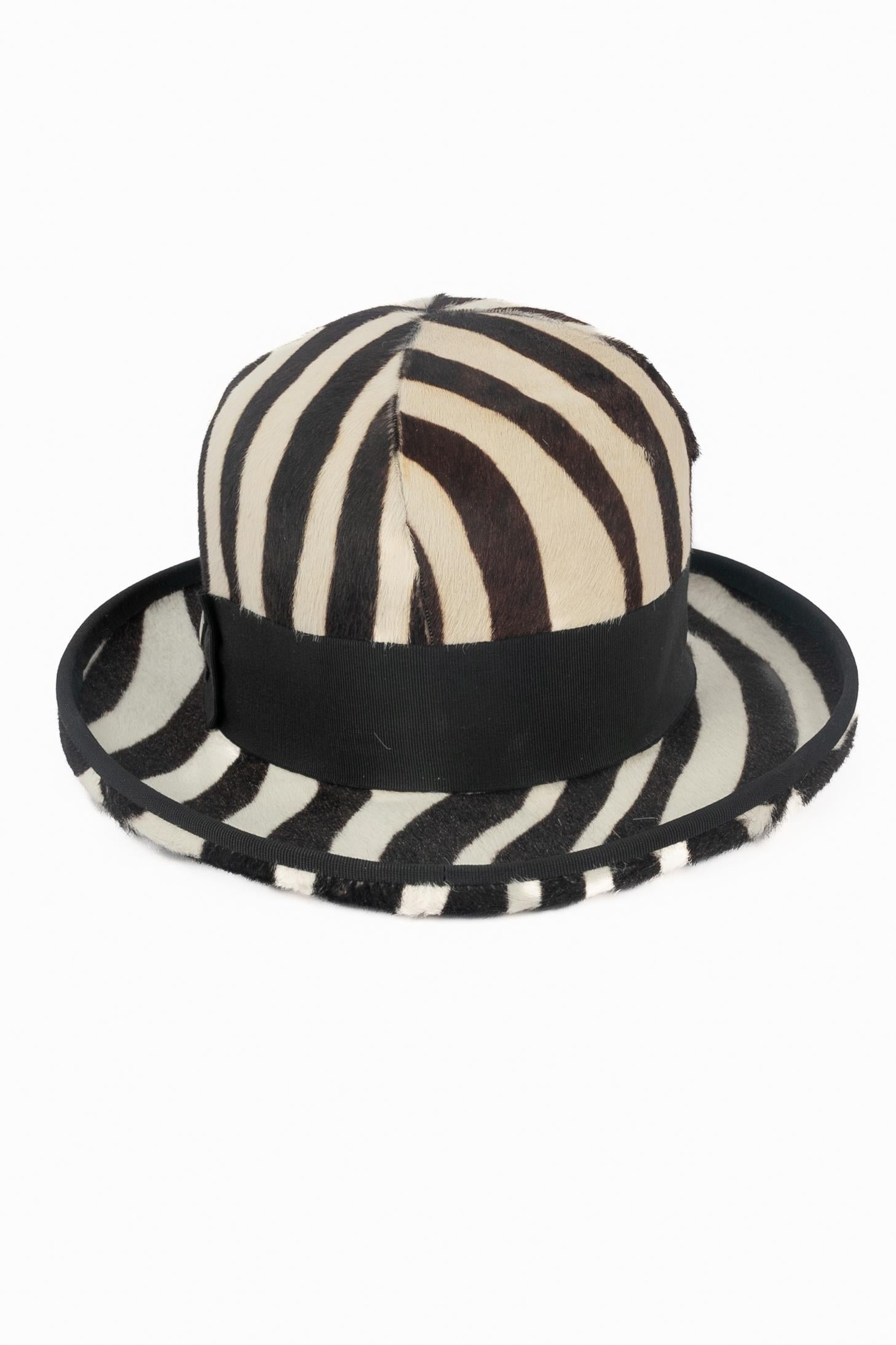 Cappello Christian Dior Inverno 2004 in vendita 1