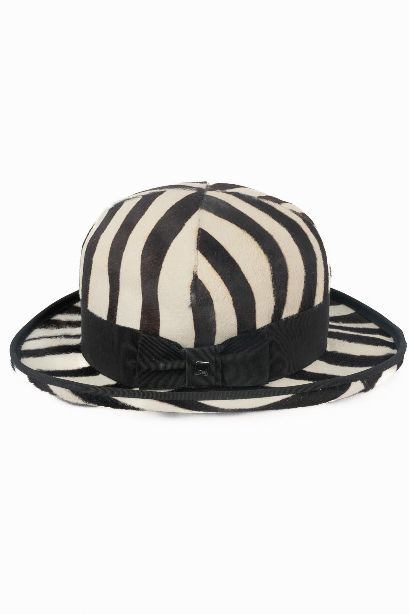Cappello Christian Dior Inverno 2004 in vendita 2