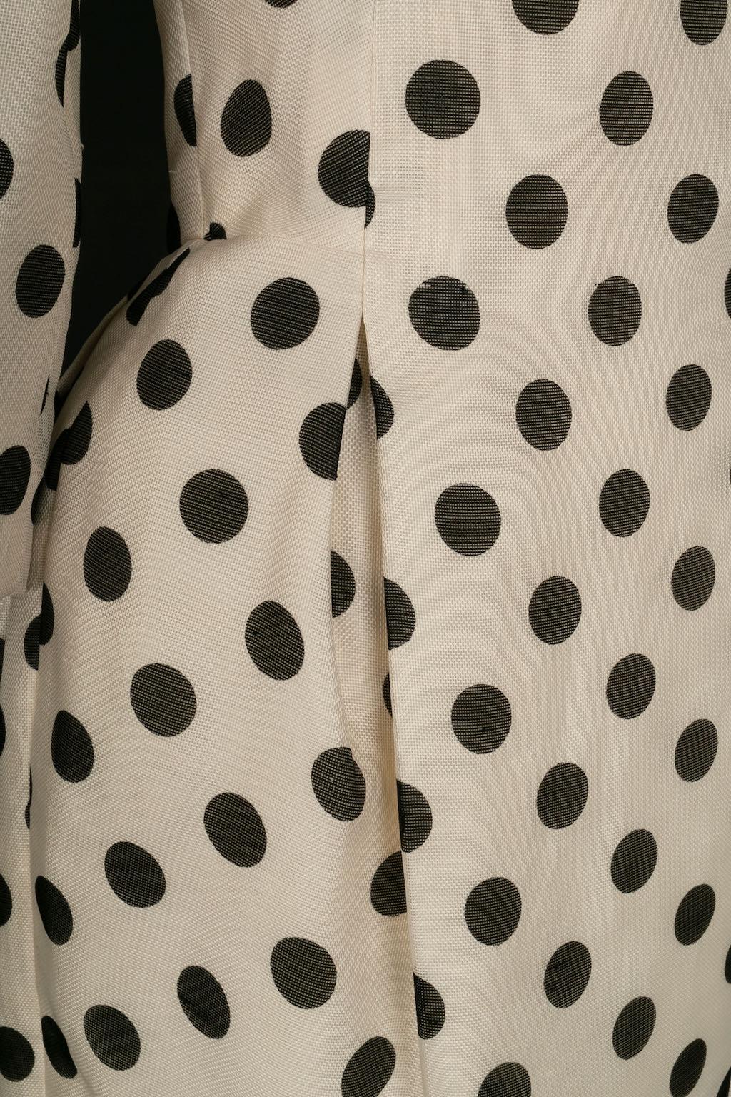 Marron Christian Dior - Robe haute couture en toile blanche à pois en vente
