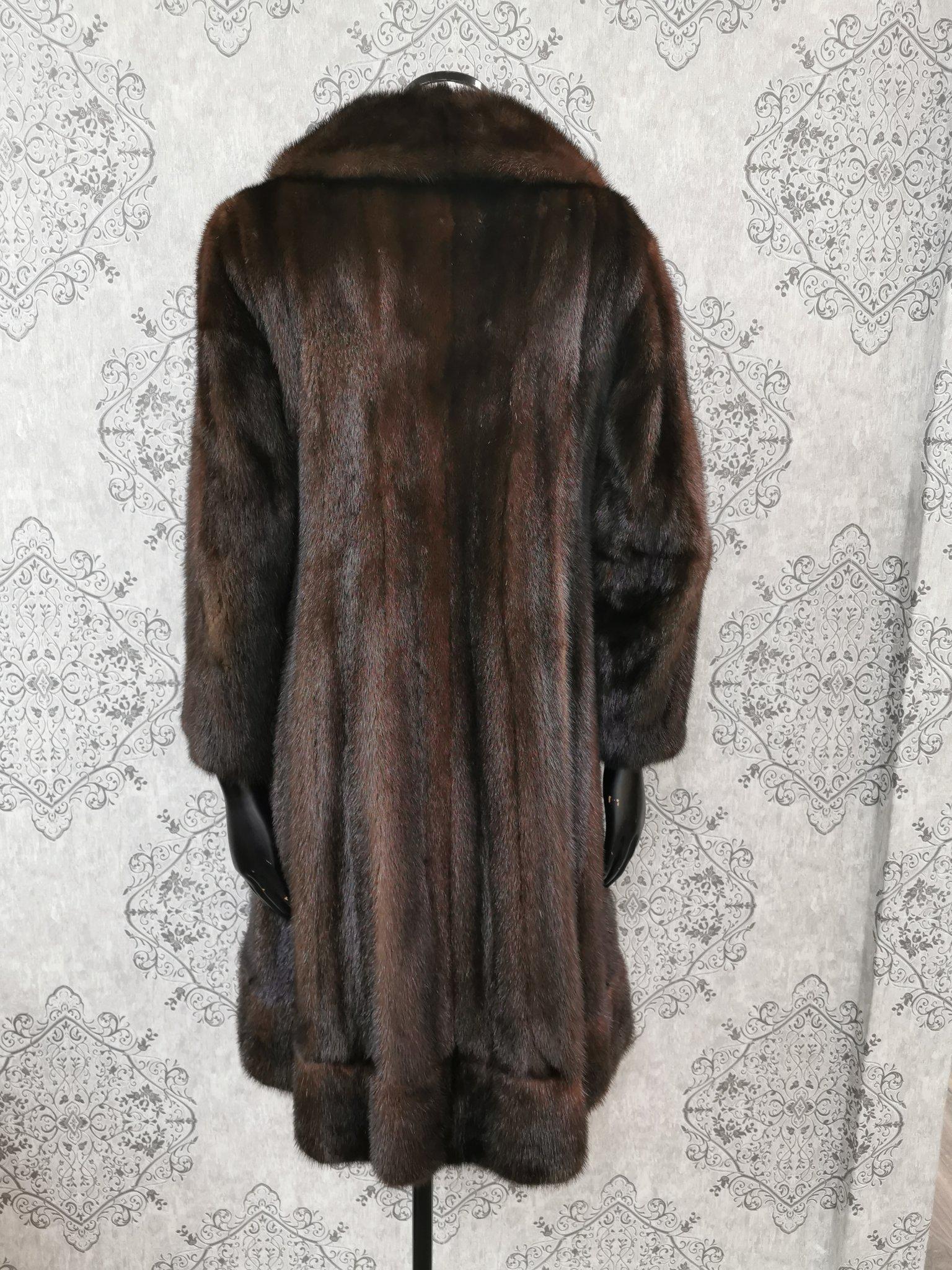 Christian dior / Holt renfrew mink fur coat size 6 For Sale 2
