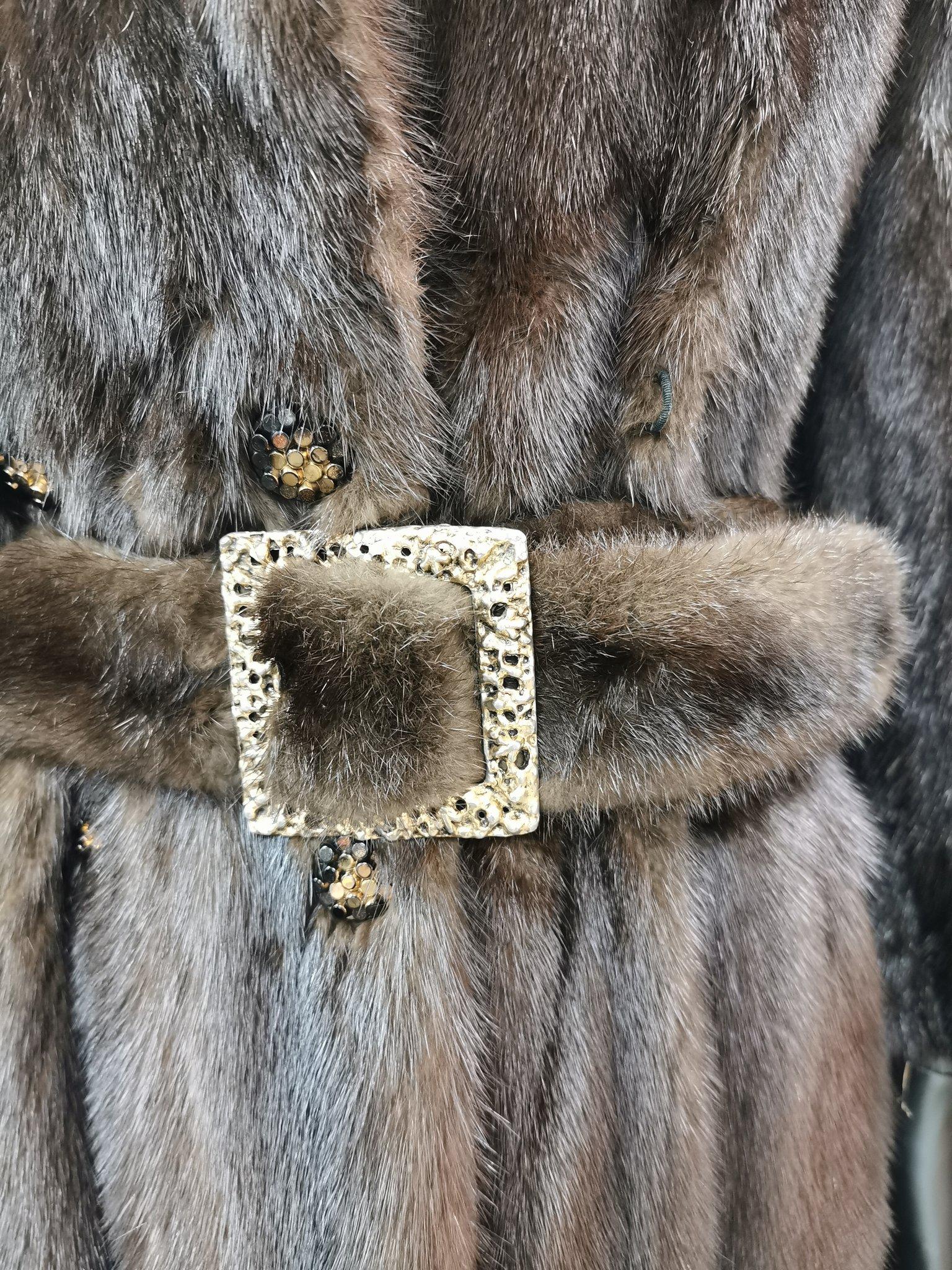 Christian dior / Holt renfrew mink fur coat size 6 In Excellent Condition For Sale In Montreal, Quebec
