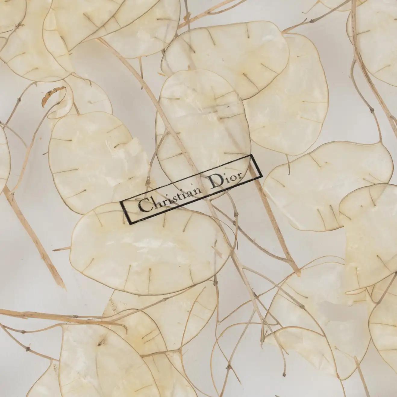Christian Dior Home Collection Lucite-Tablettplatte mit Dried Lunaria im Zustand „Hervorragend“ im Angebot in Atlanta, GA