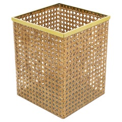 Papelera de escritorio Christian Dior Home de metal, lucita y ratán, hacia 1970