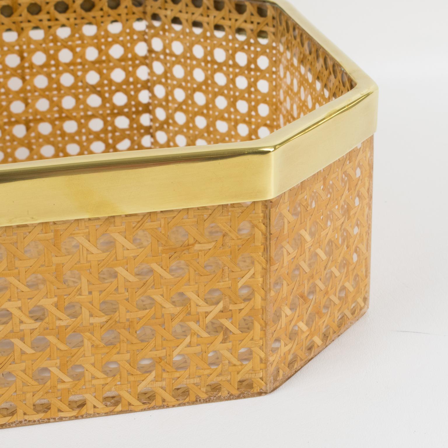 Centro de mesa Christian Dior de lucita, metal y cesta de ratán circa 1970 en Excelente estado para la venta en Atlanta, GA