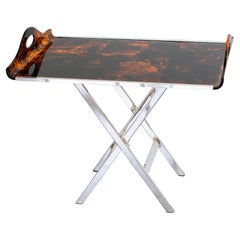 Tavolino con vassoio pieghevole in plexiglass e placca d'argento di Christian Dior Home