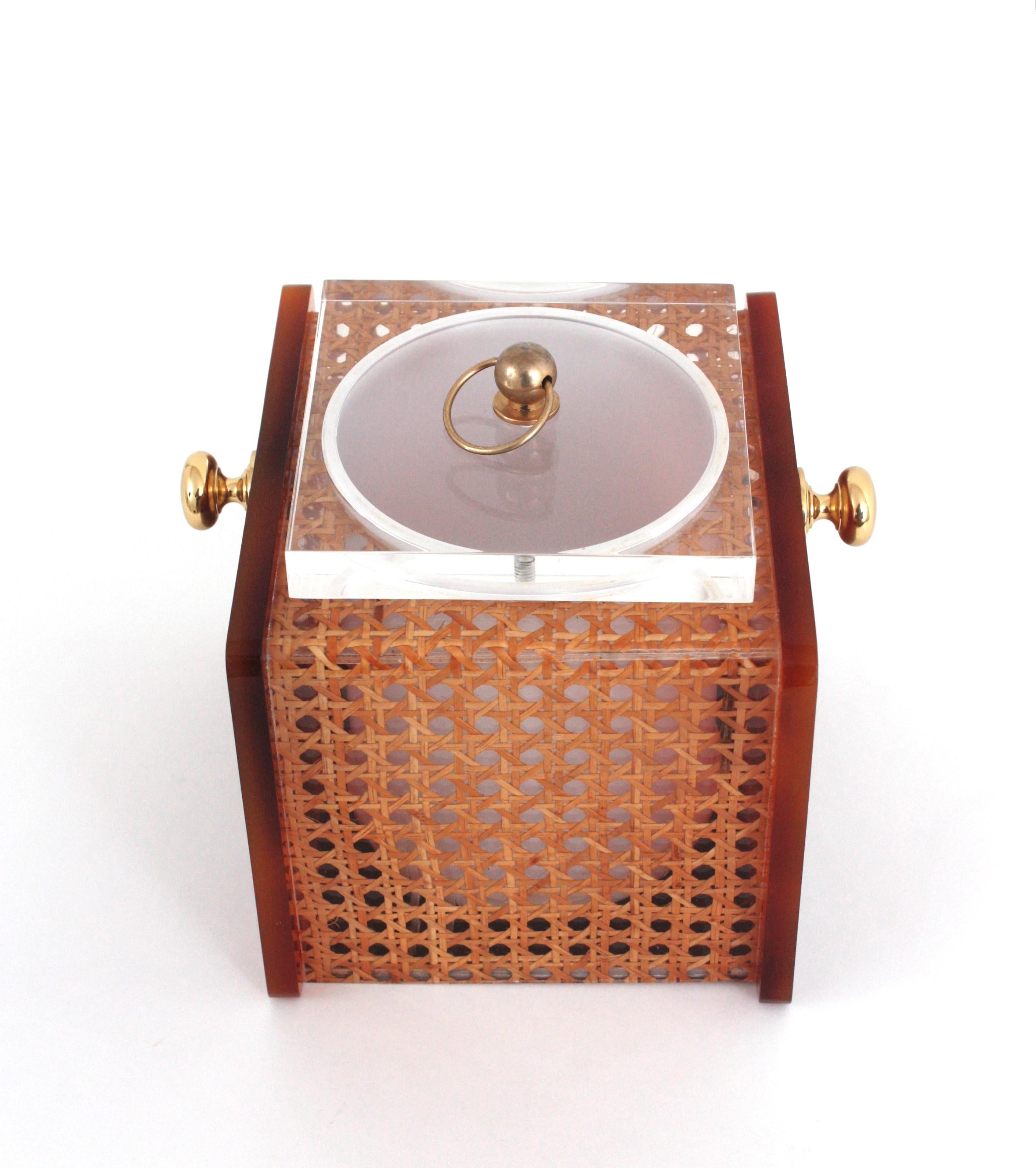 Secchiello per il ghiaccio in lucite, vimini e ottone di Christian Dior Home, 1970 in vendita 9